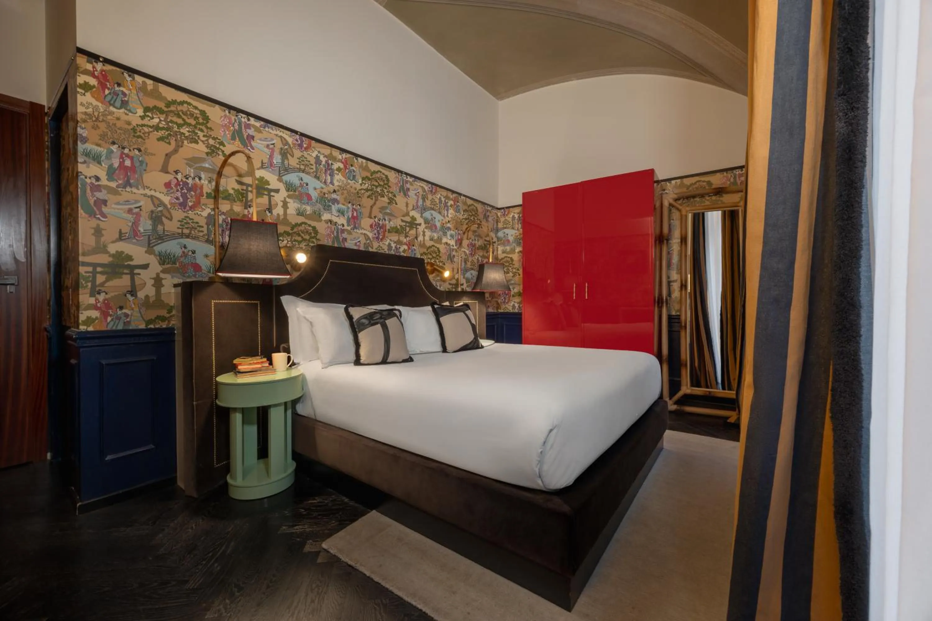 Photo of the whole room, Bed in V Collection Condotti