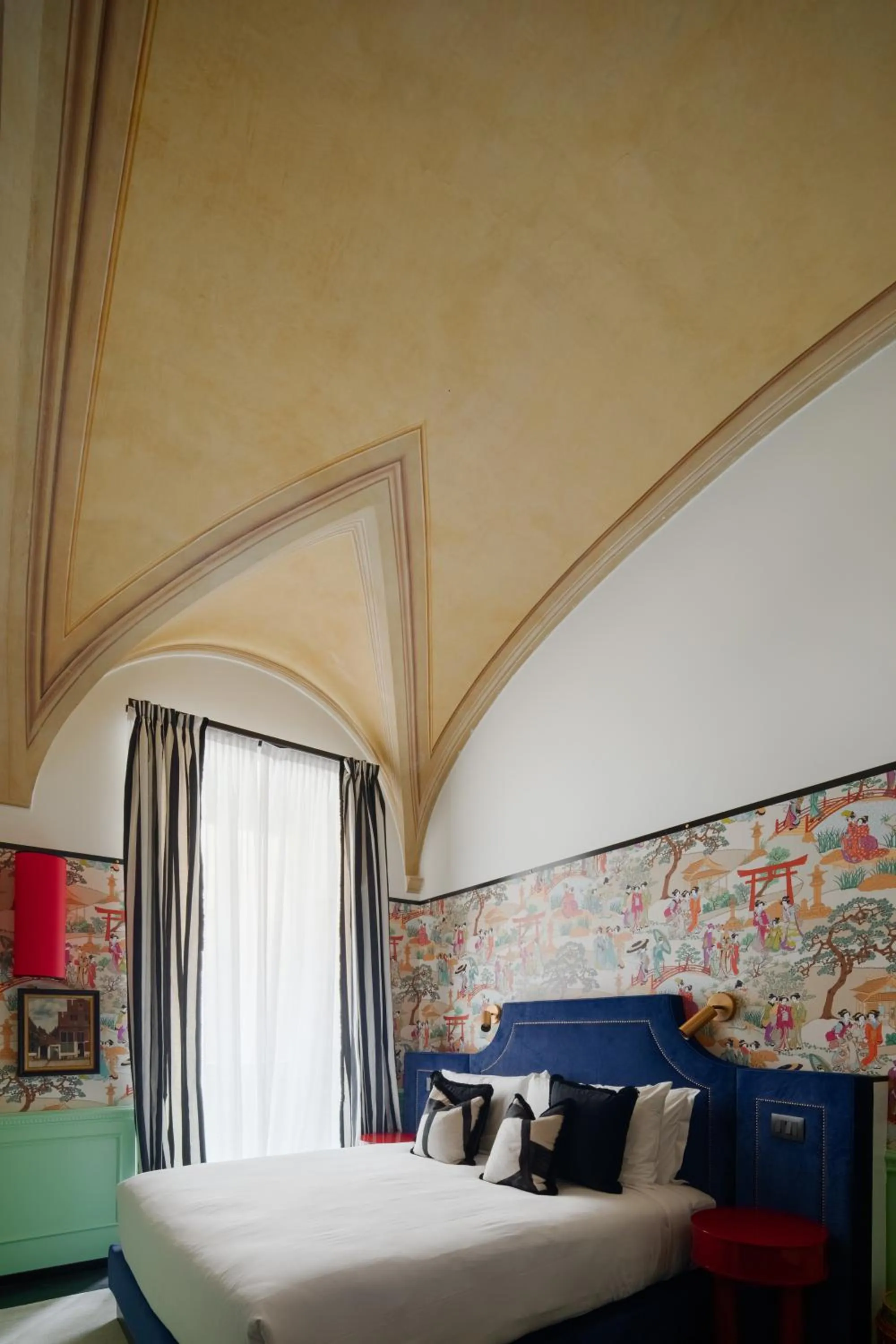 Bedroom, Bed in V Collection Condotti