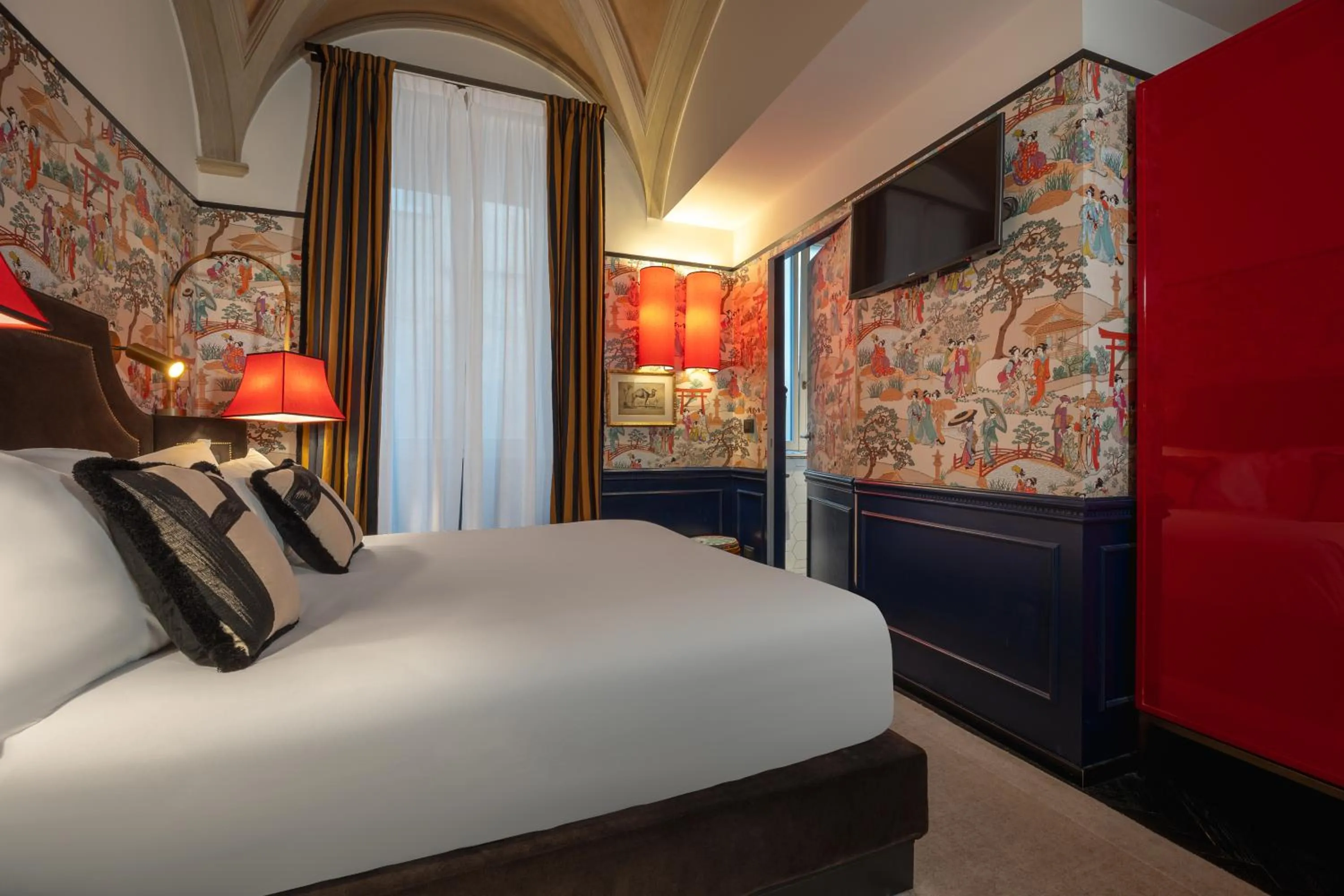 Bedroom, Bed in V Collection Condotti