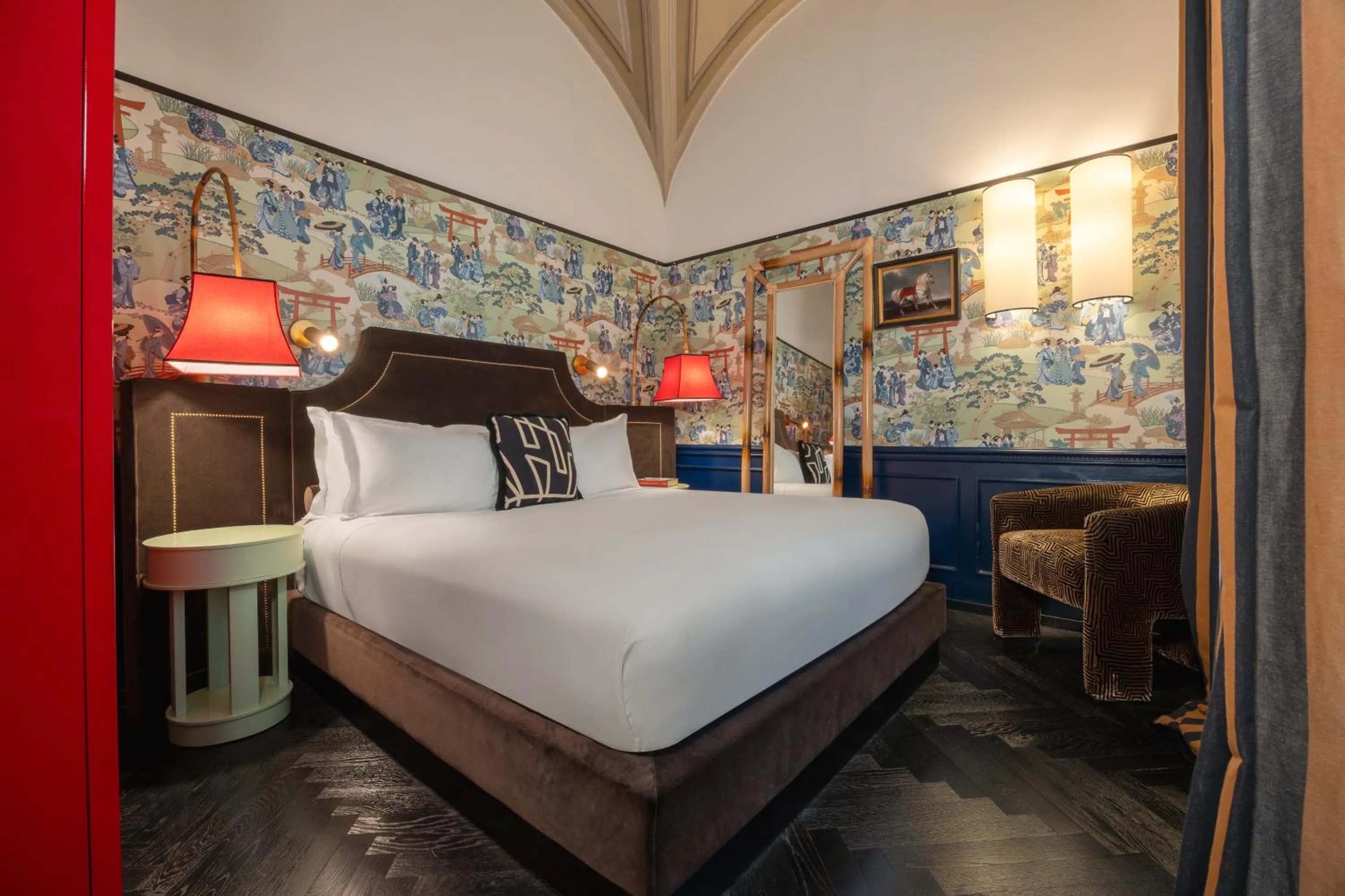 Bed in V Collection Condotti