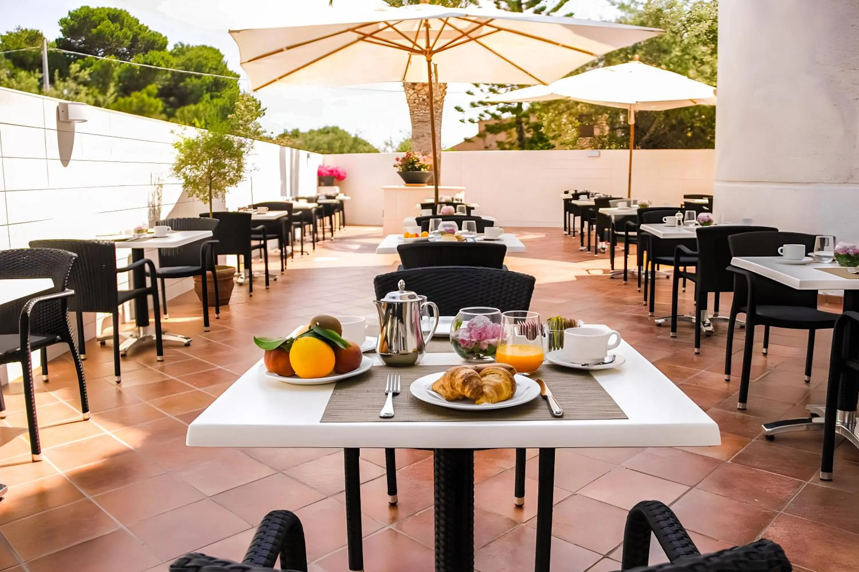 Restaurant/places to eat in Hotiday Cefalù Mazzaforno