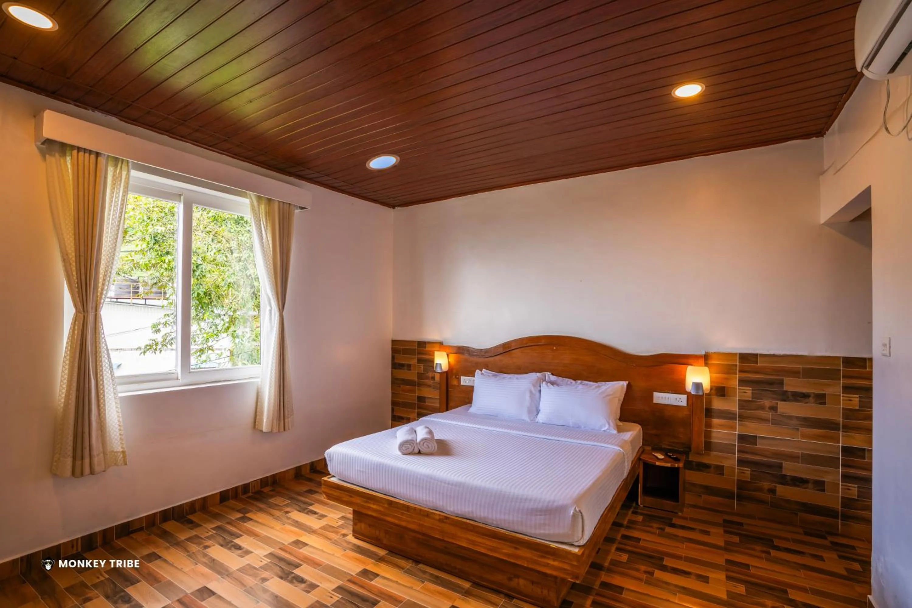 Bed in Monkey Tribe Munnar