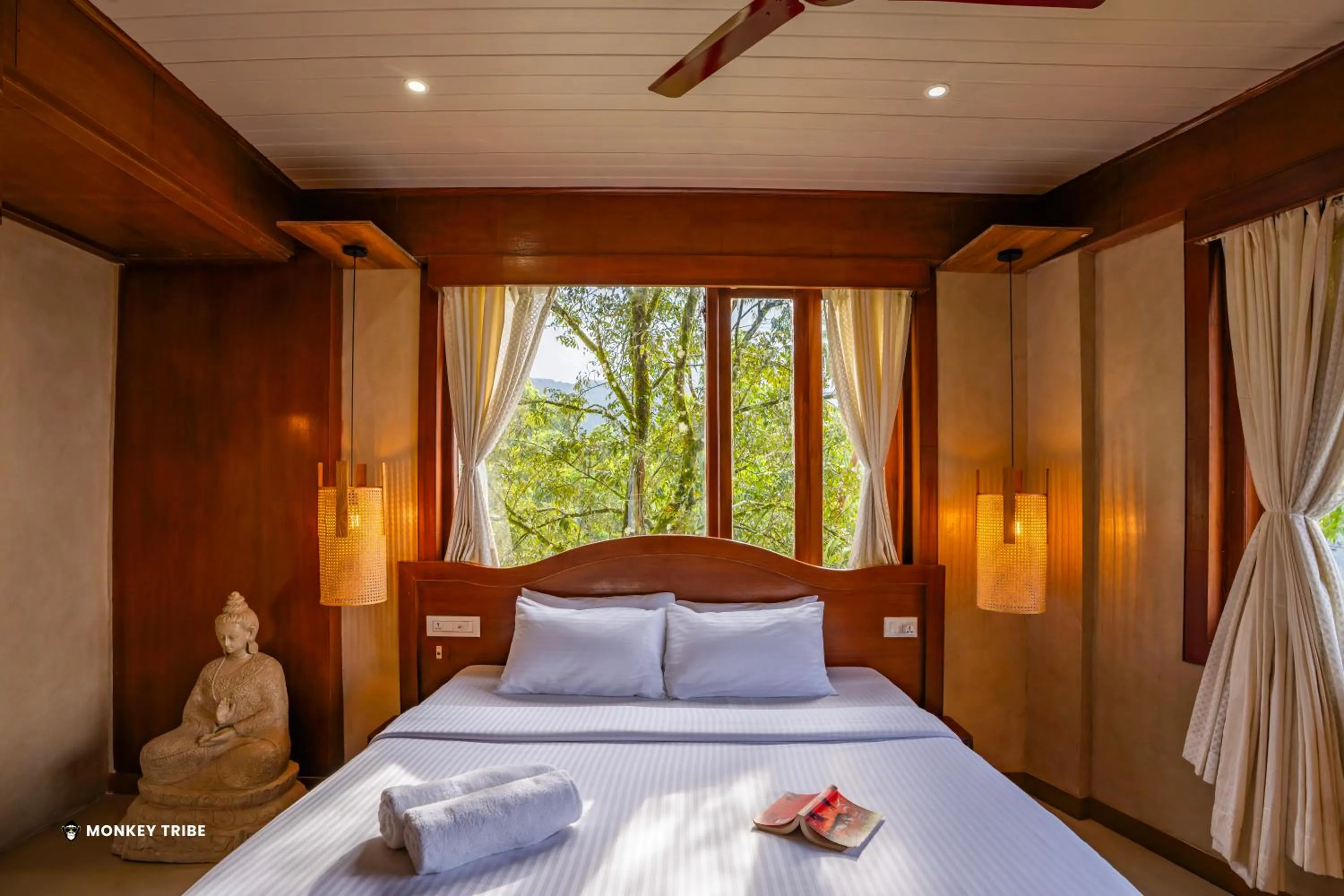 Bed in Monkey Tribe Munnar