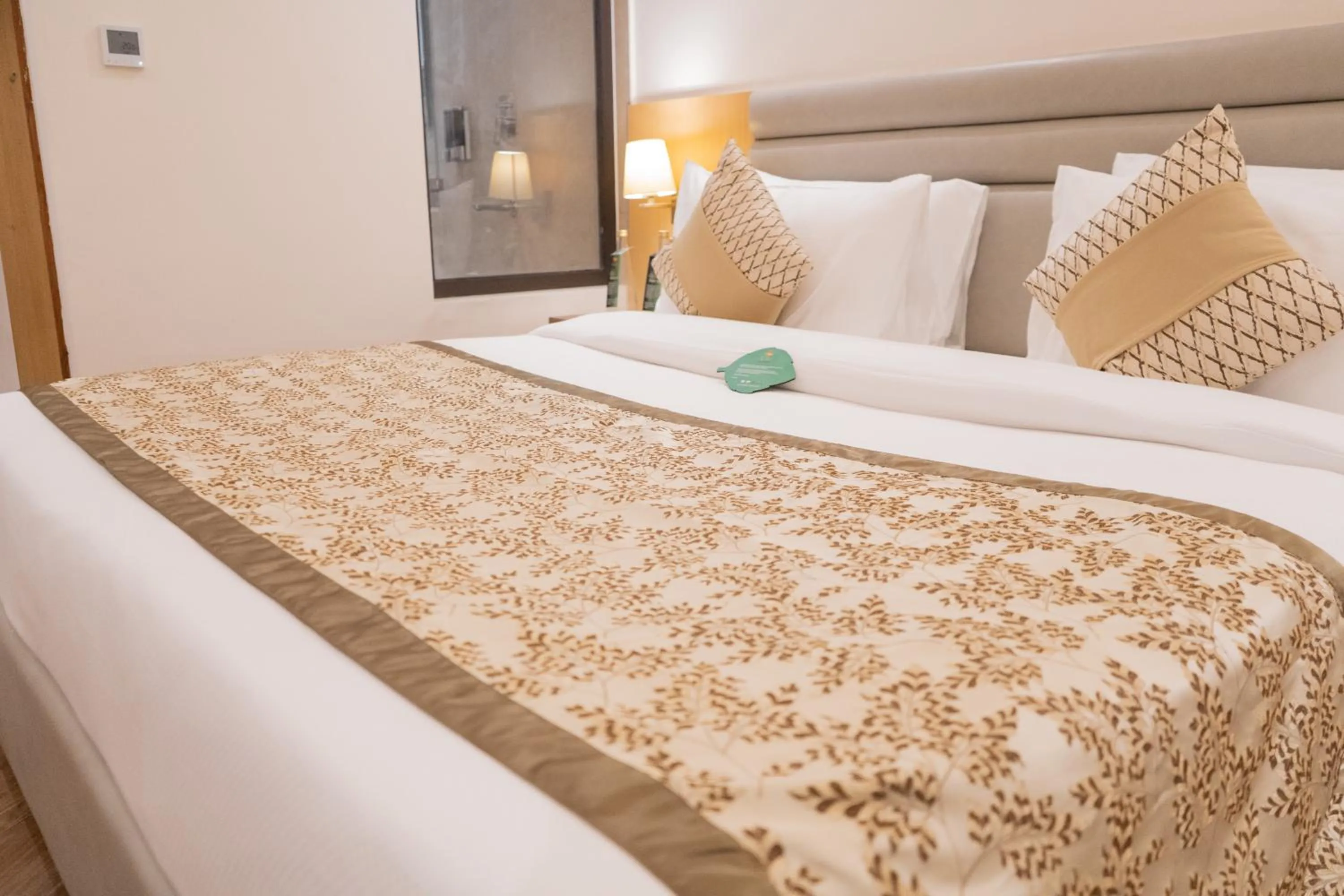 Bed in Click collection Lucknow