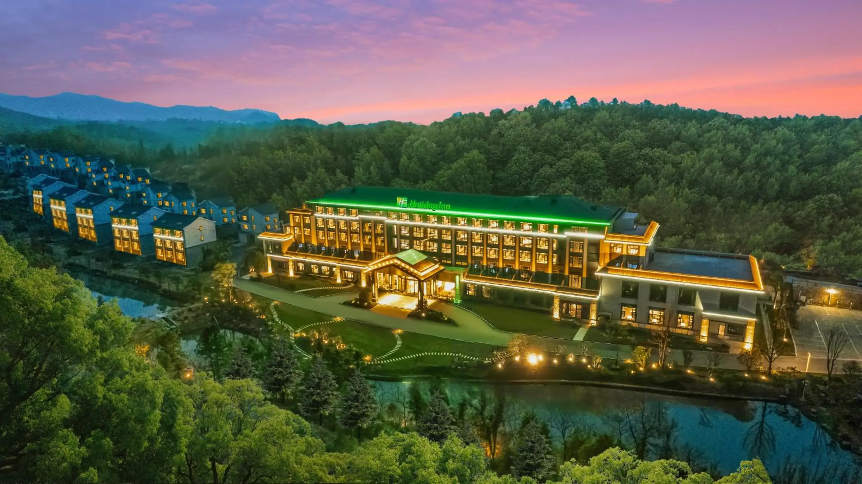 Holiday Inn Jiuhua Mountain Hot Spring by IHG Holiday Inn Jiuhua Mountain Hot Spring by IHG