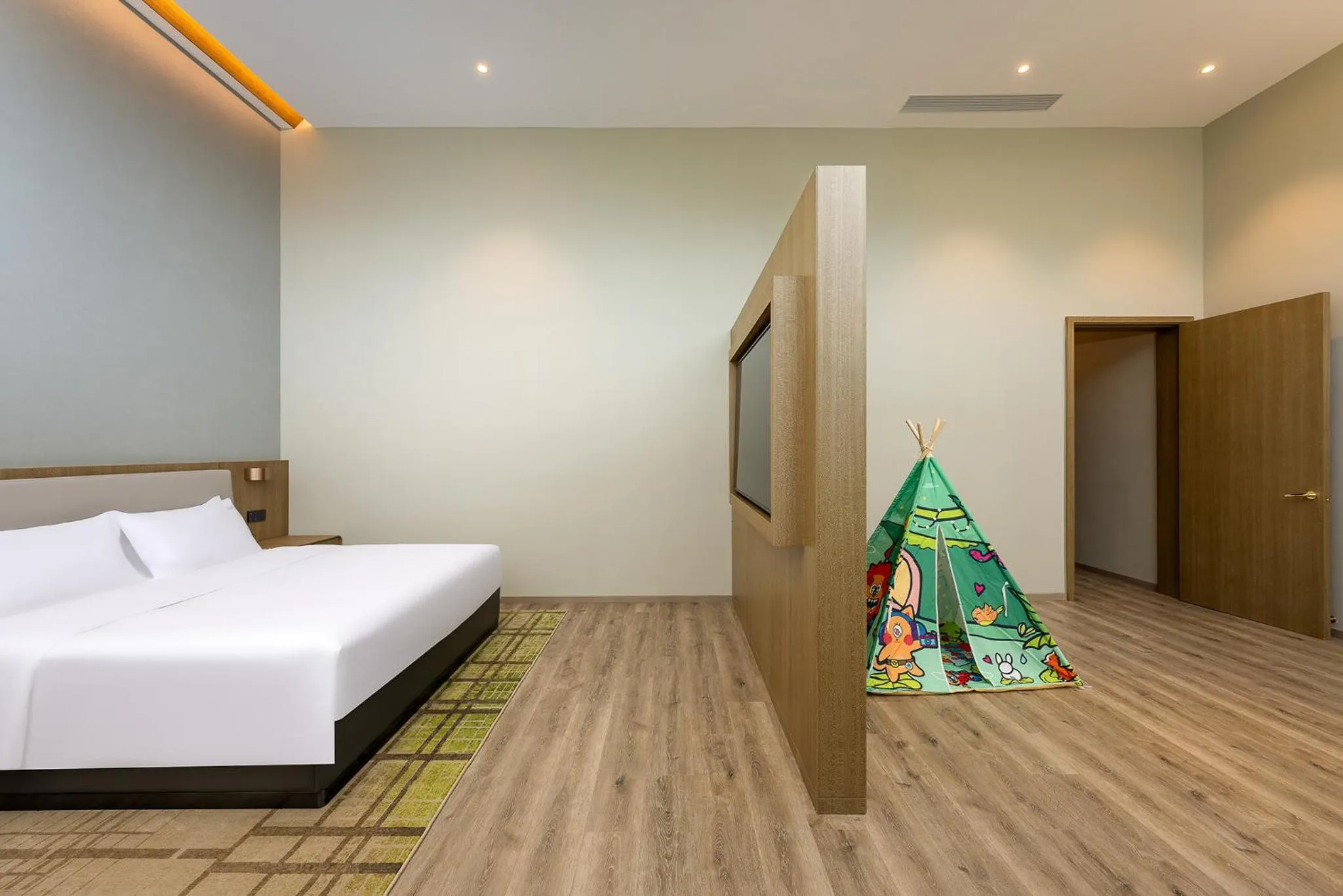 Bedroom, Bed in Holiday Inn Jiuhua Mountain Hot Spring by IHG