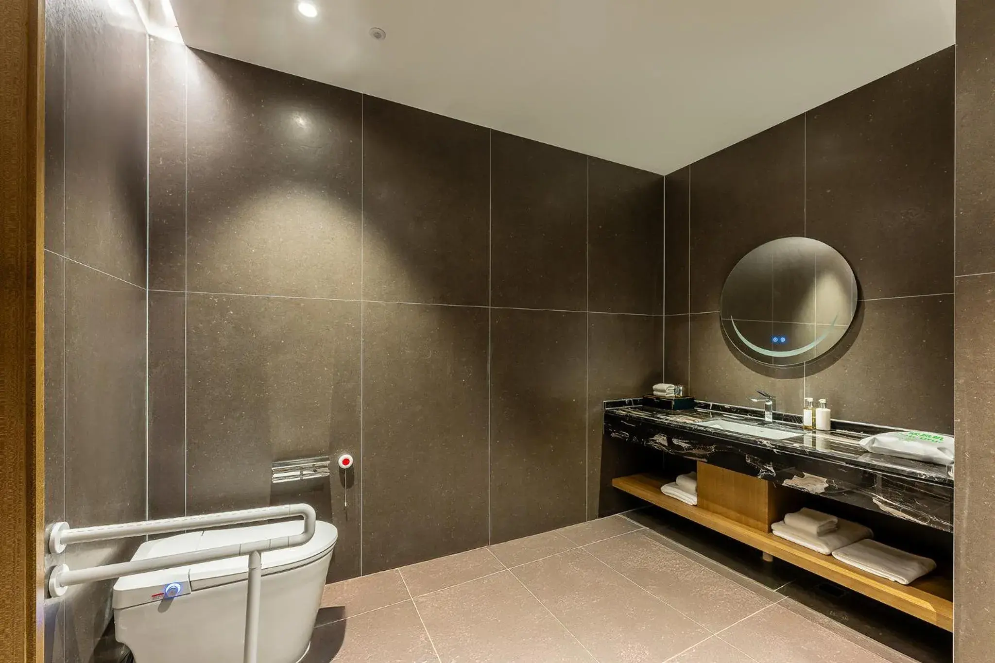 Holiday Inn Jiuhua Mountain Hot Spring by IHG Holiday Inn Jiuhua Mountain Hot Spring by IHG