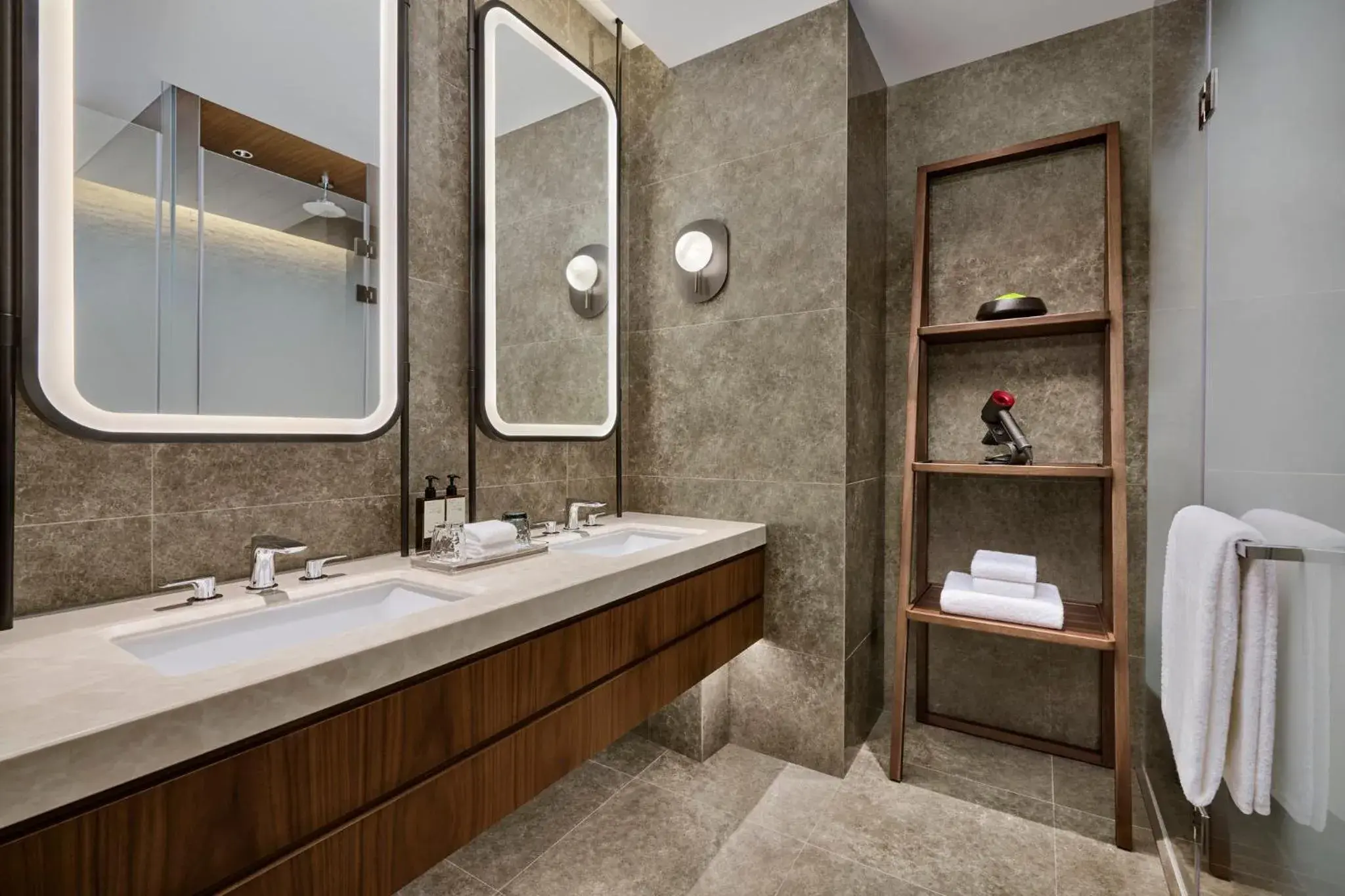 Bathroom in Vignette Collection Shanghai Snow World Hotel by IHG Bathroom in Vignette Collection Shanghai Snow World Hotel by IHG