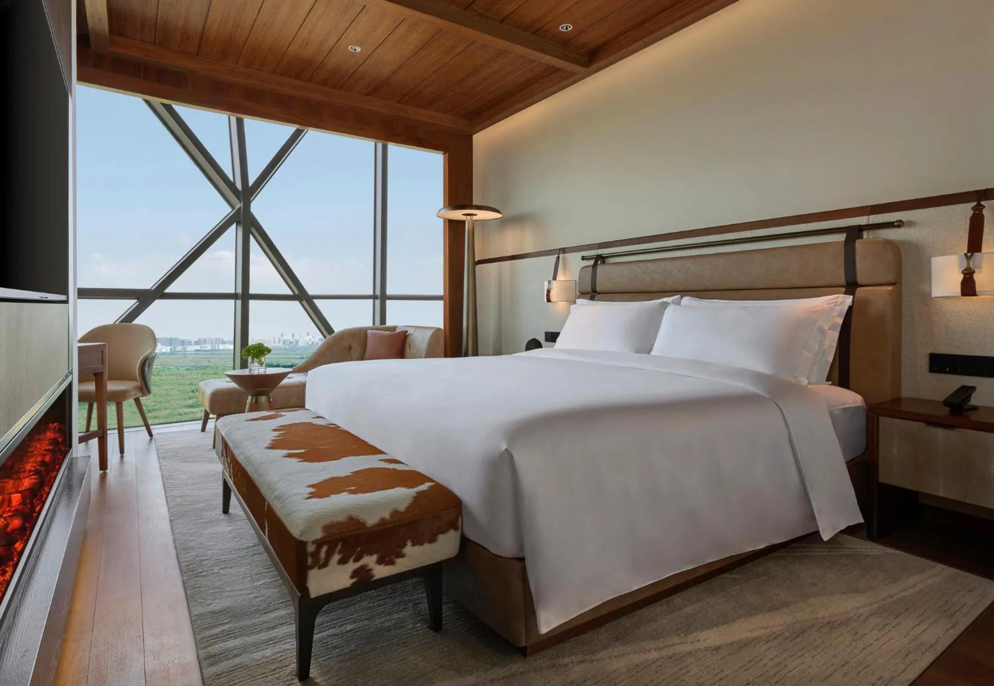 Photo of the whole room, Bed in Vignette Collection Shanghai Snow World Hotel by IHG