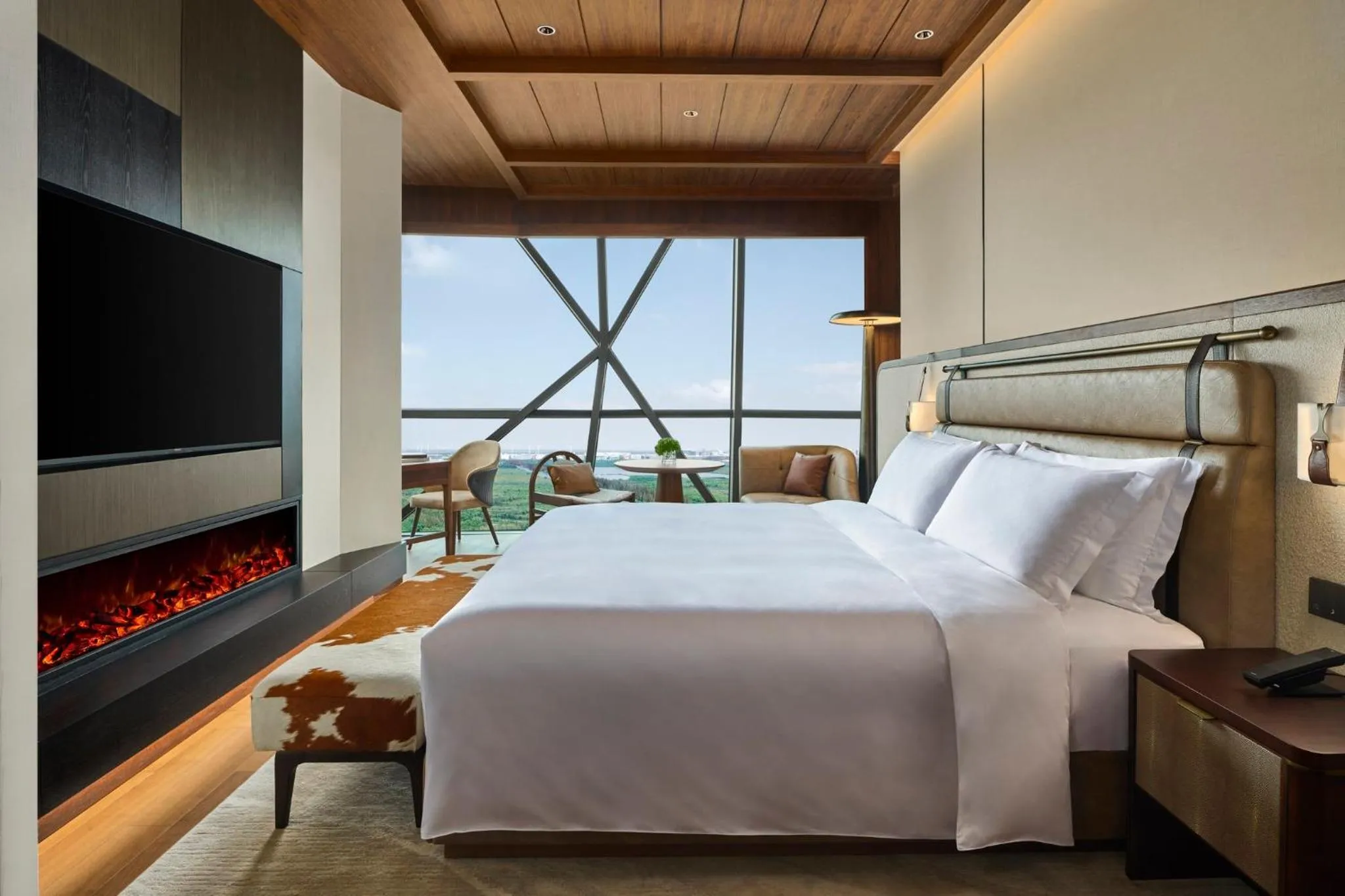 Photo of the whole room, Bed in Vignette Collection Shanghai Snow World Hotel by IHG