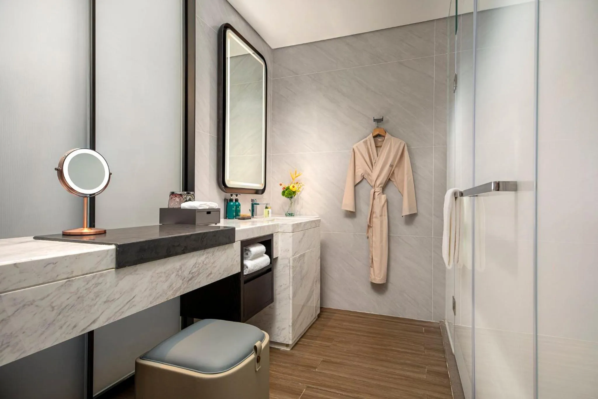 Photo of the whole room in Crowne Plaza Sanya Yazhou Bay by IHG