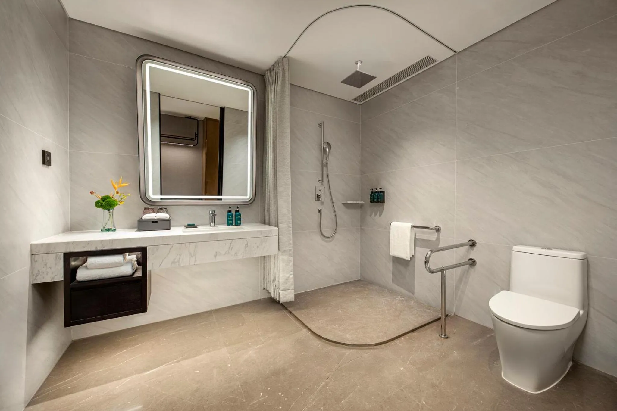 Photo of the whole room in Crowne Plaza Sanya Yazhou Bay by IHG