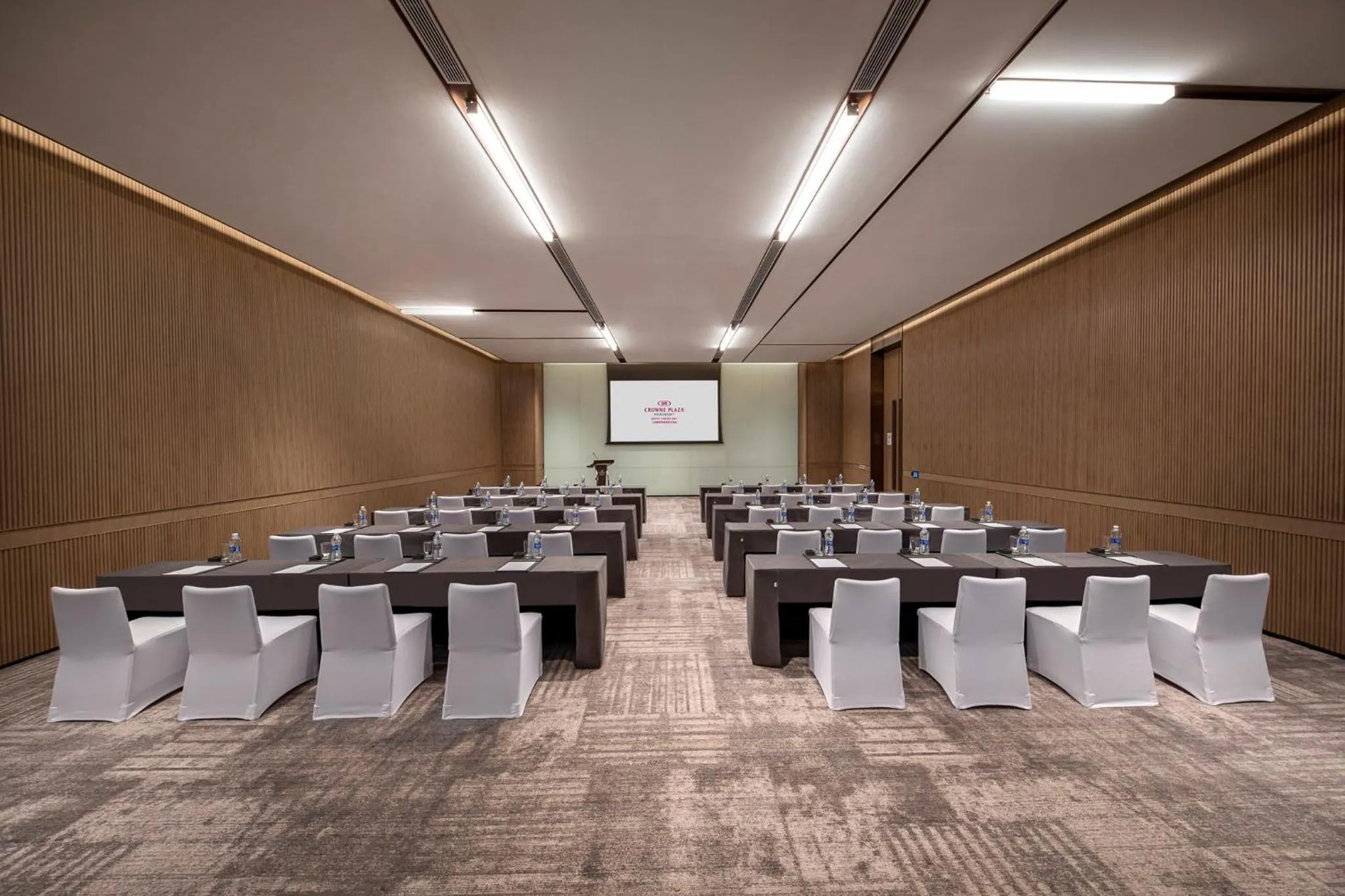 Meeting/conference room in Crowne Plaza Sanya Yazhou Bay by IHG
