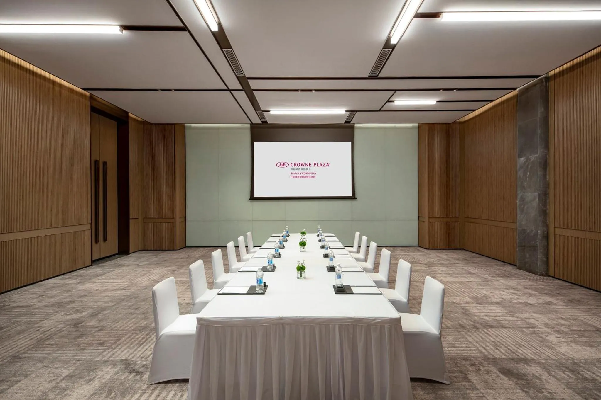 Meeting/conference room in Crowne Plaza Sanya Yazhou Bay by IHG