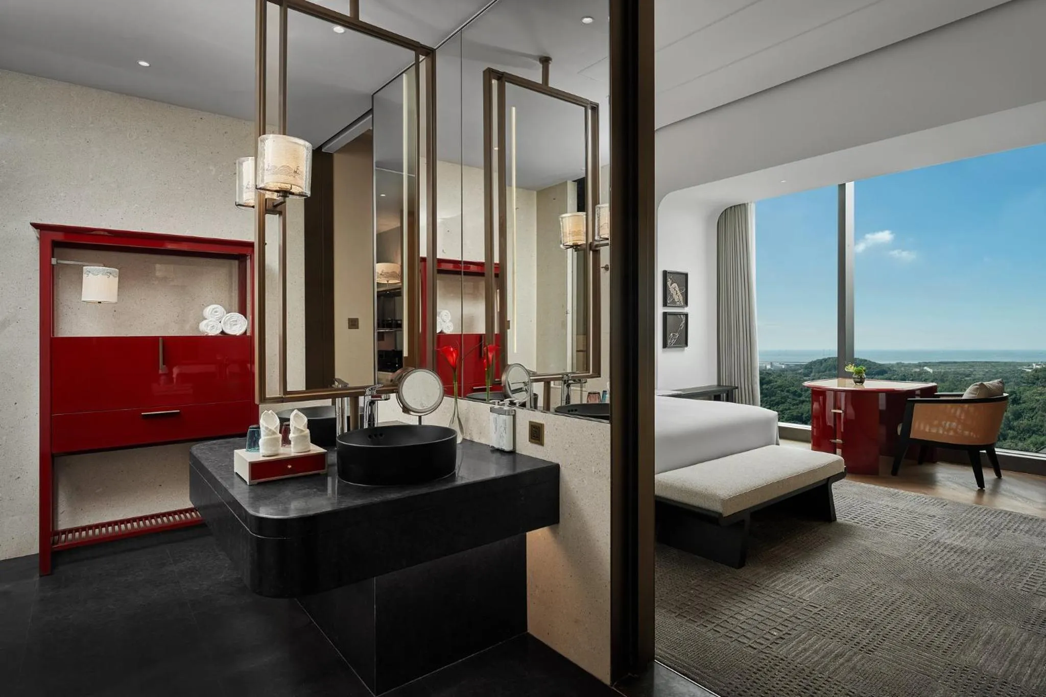 Bedroom, Bed in HUALUXE Shenzhen Bao'an