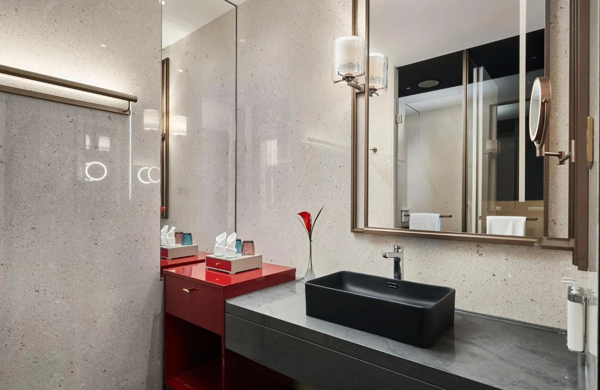 Bathroom in HUALUXE Shenzhen Bao'an