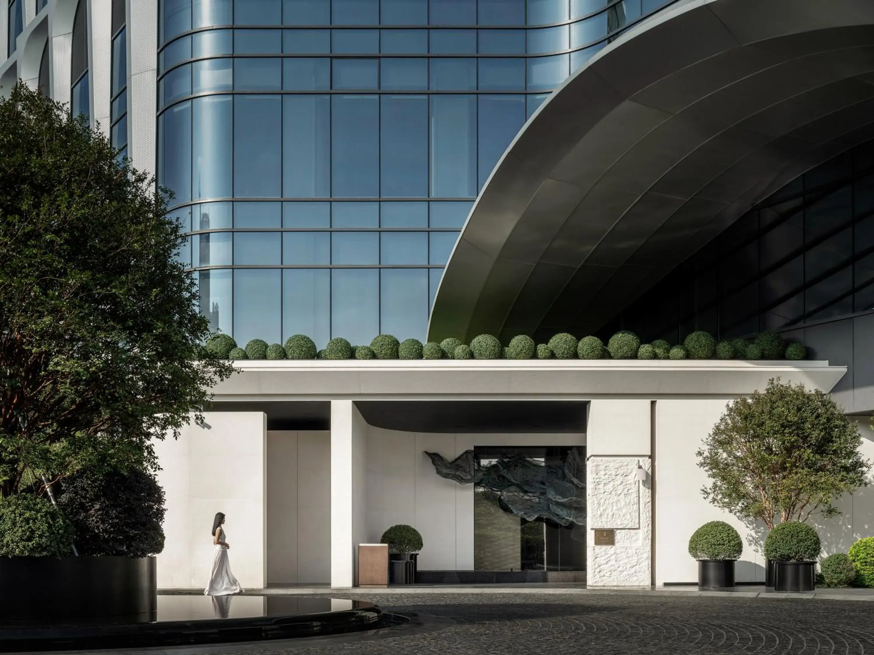 Facade/entrance in HUALUXE Shenzhen Bao'an Facade/entrance in HUALUXE Shenzhen Bao'an