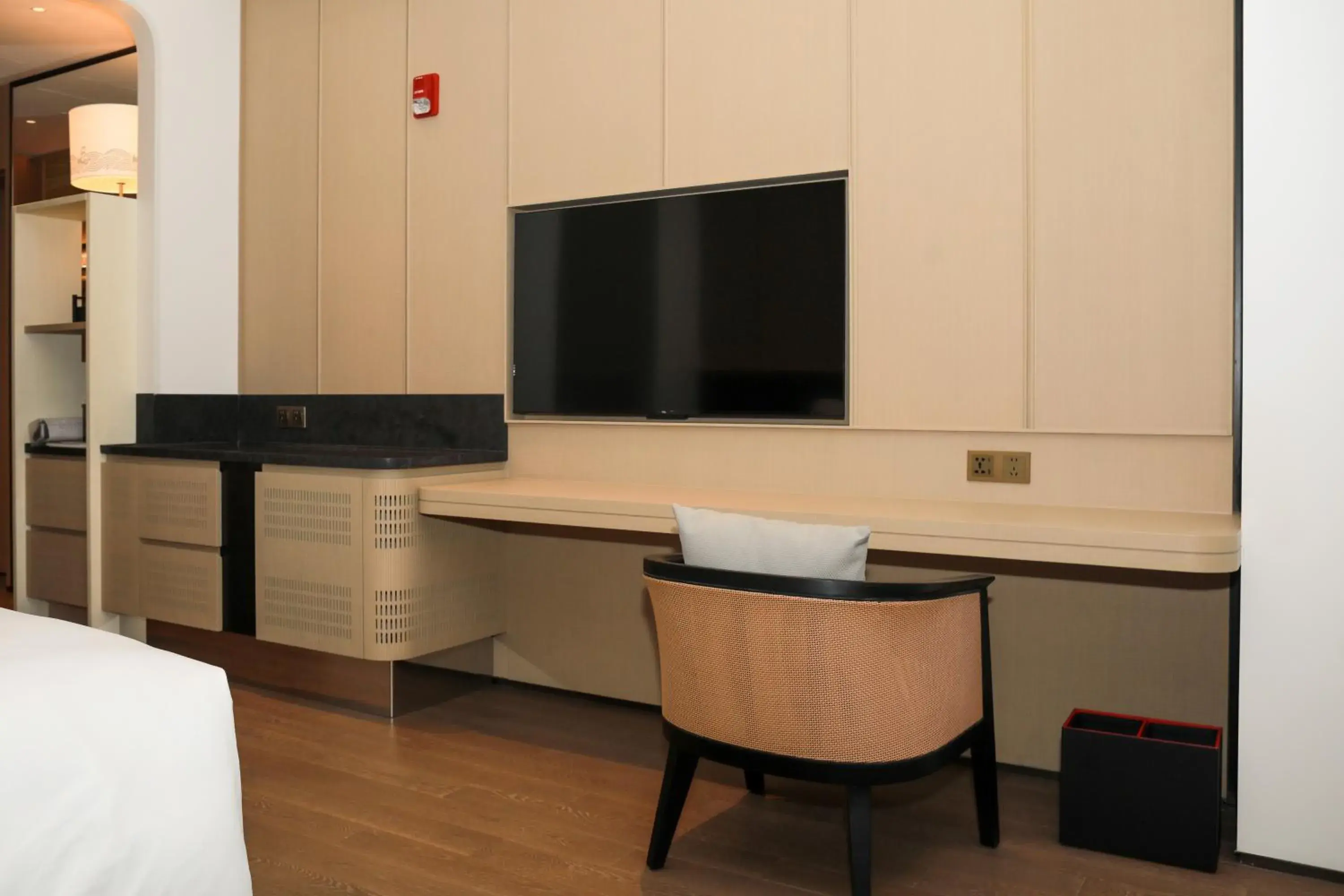 Bedroom, Bed in HUALUXE Shenzhen Bao'an Bedroom, Bed in HUALUXE Shenzhen Bao'an