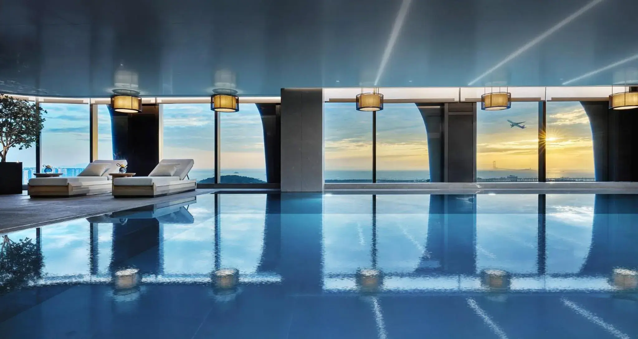 Swimming pool in HUALUXE Shenzhen Bao'an Swimming pool in HUALUXE Shenzhen Bao'an