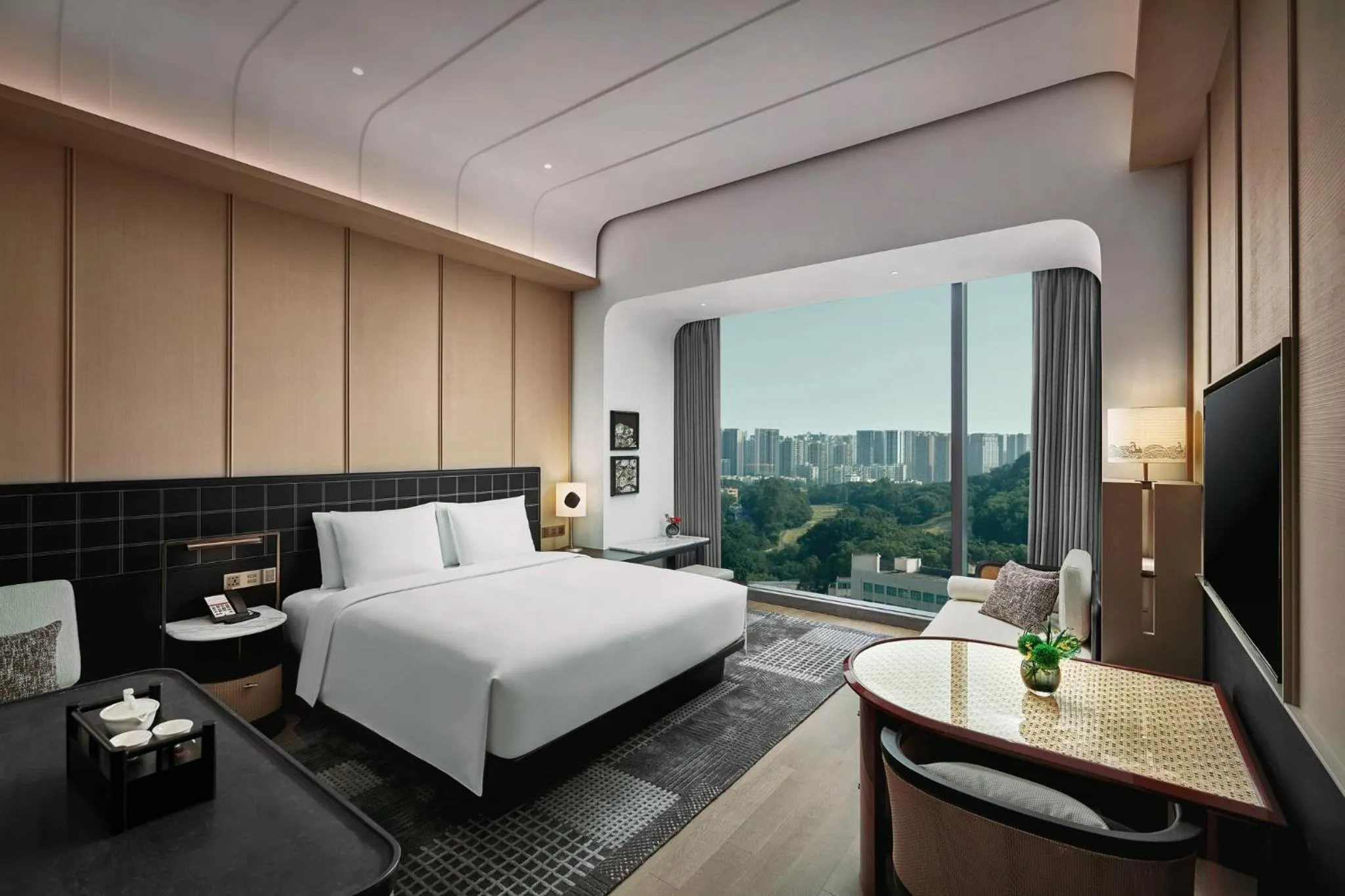 Photo of the whole room, Bed in HUALUXE Shenzhen Bao'an