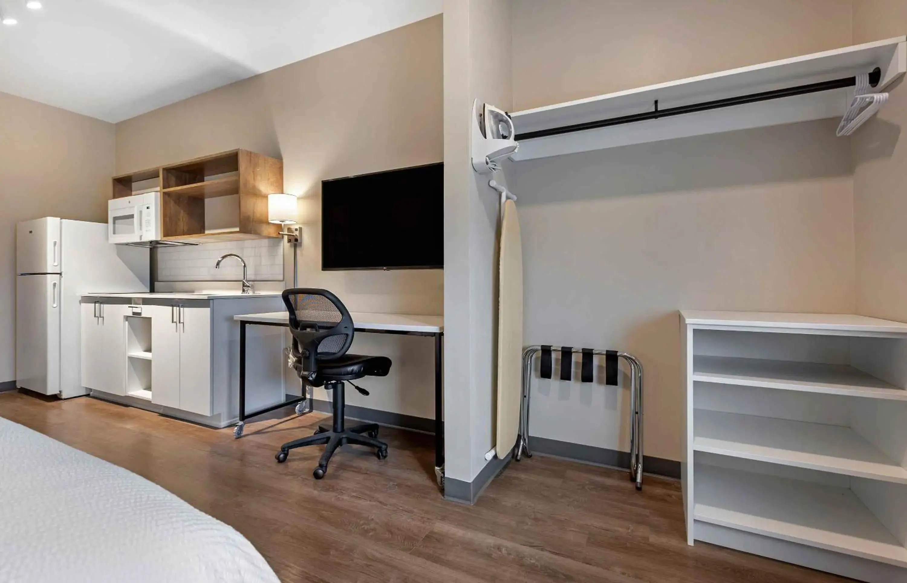 TV and multimedia, Bed in Extended Stay America Premier Suites - San Antonio - Schertz TV and multimedia, Bed in Extended Stay America Premier Suites - San Antonio - Schertz