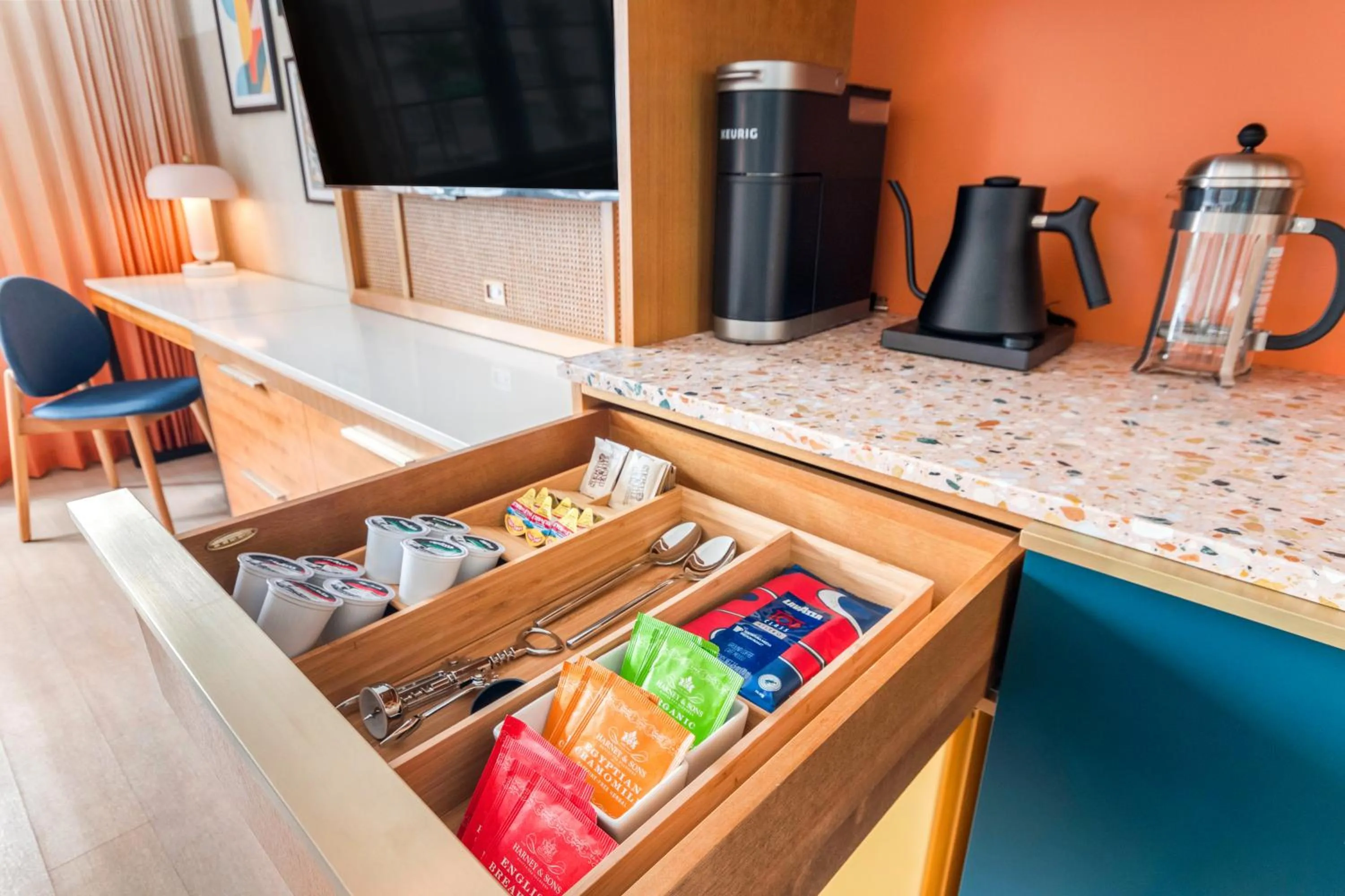 Coffee/tea facilities in Beach Plaza