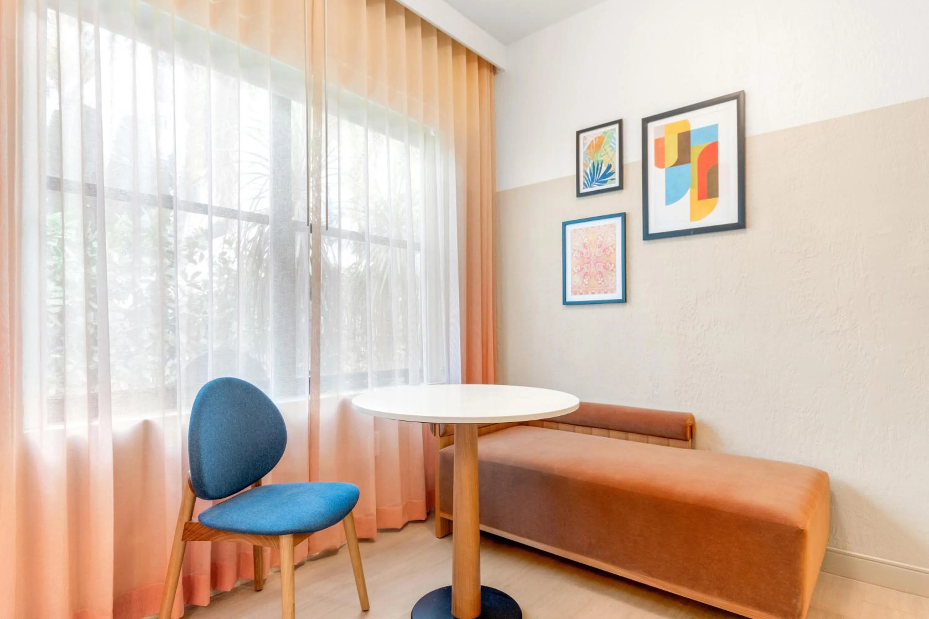 Seating area, Bed in Beach Plaza