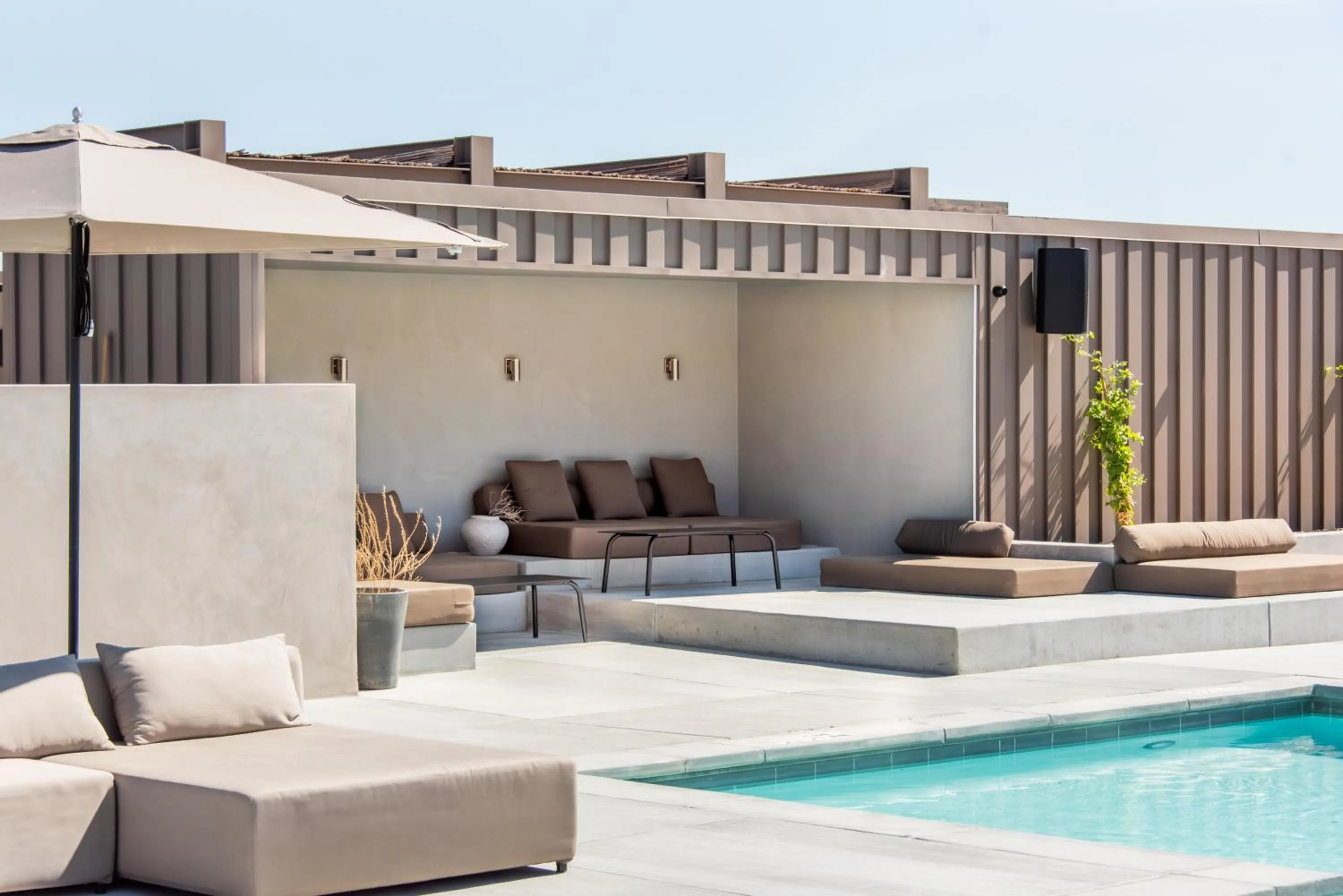 Swimming pool in RESET Hotel Joshua Tree