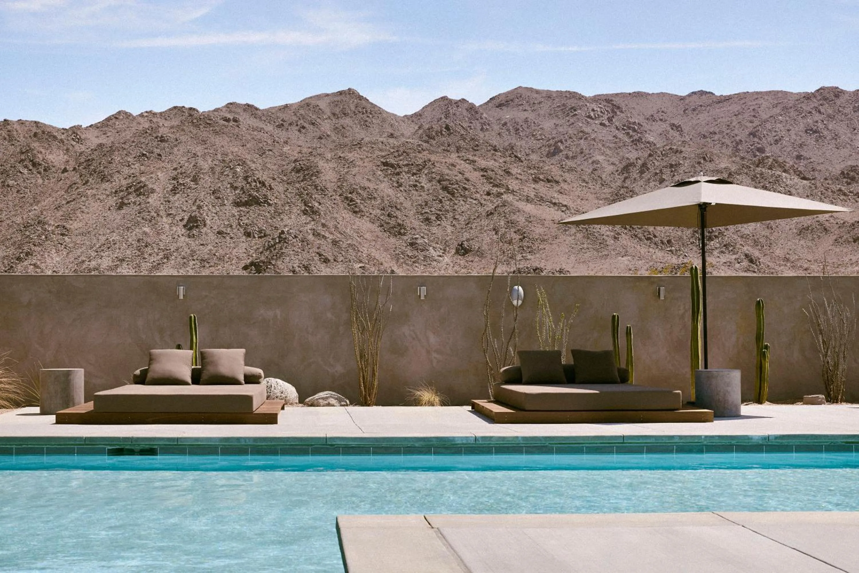 Swimming pool in RESET Hotel Joshua Tree