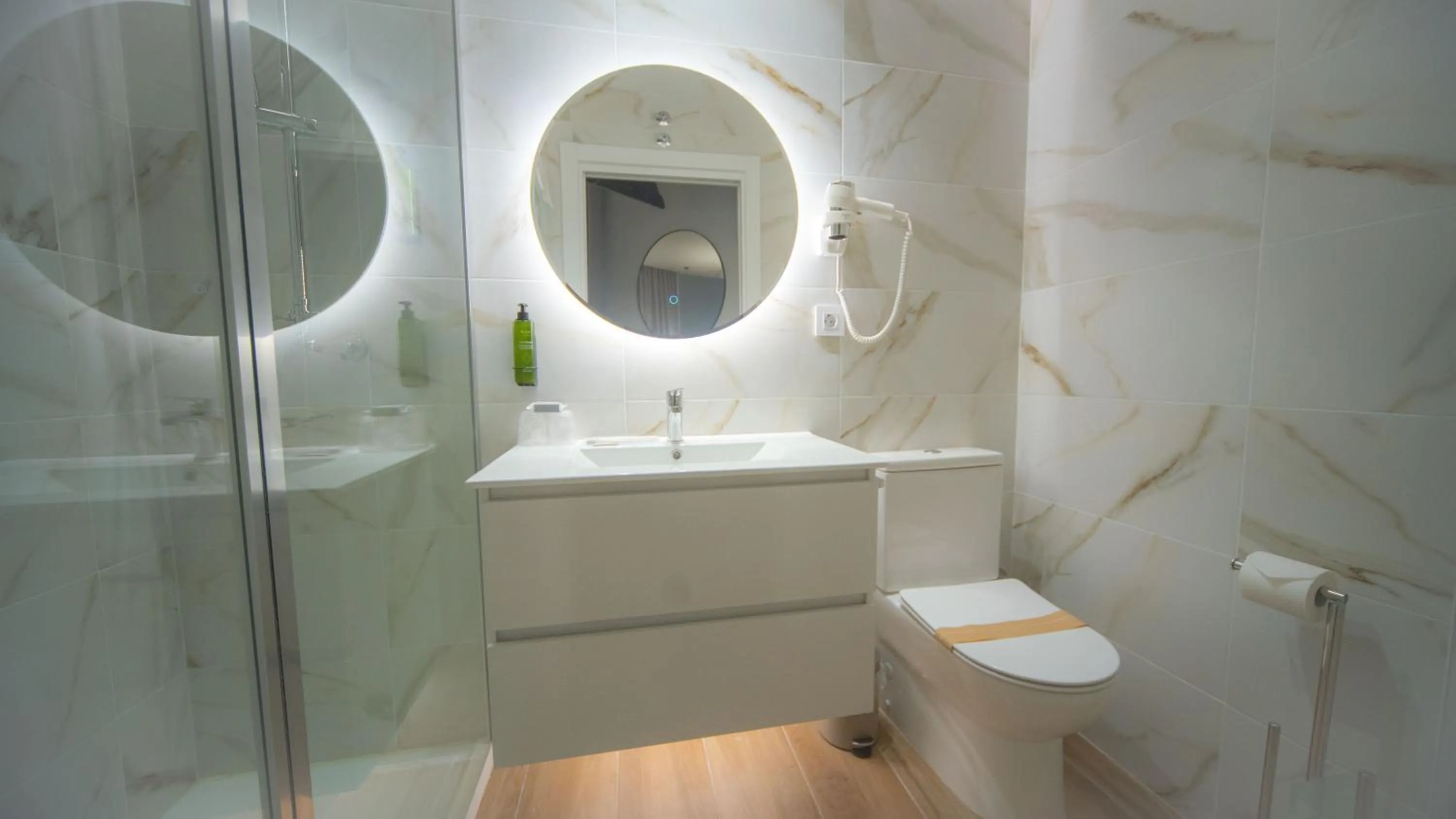 Standard Twin Room in Hotel Sleep Turia music & art