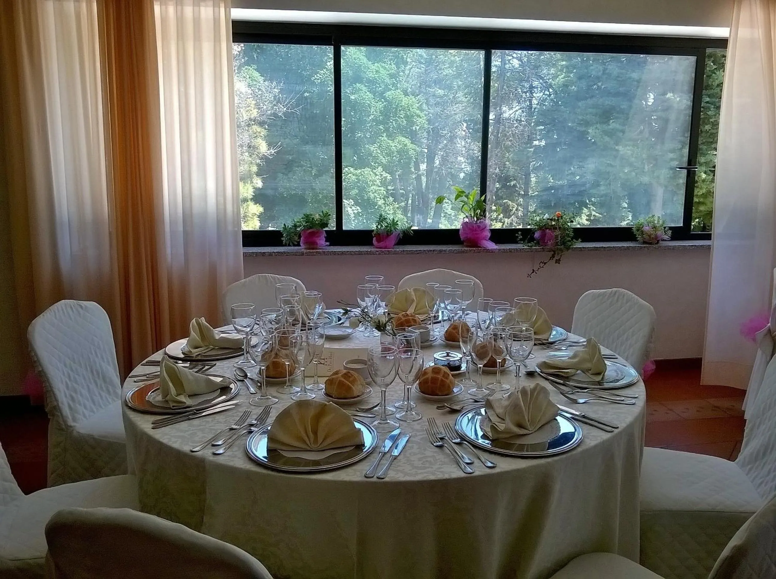 Restaurant/places to eat in Hotel Du Parc