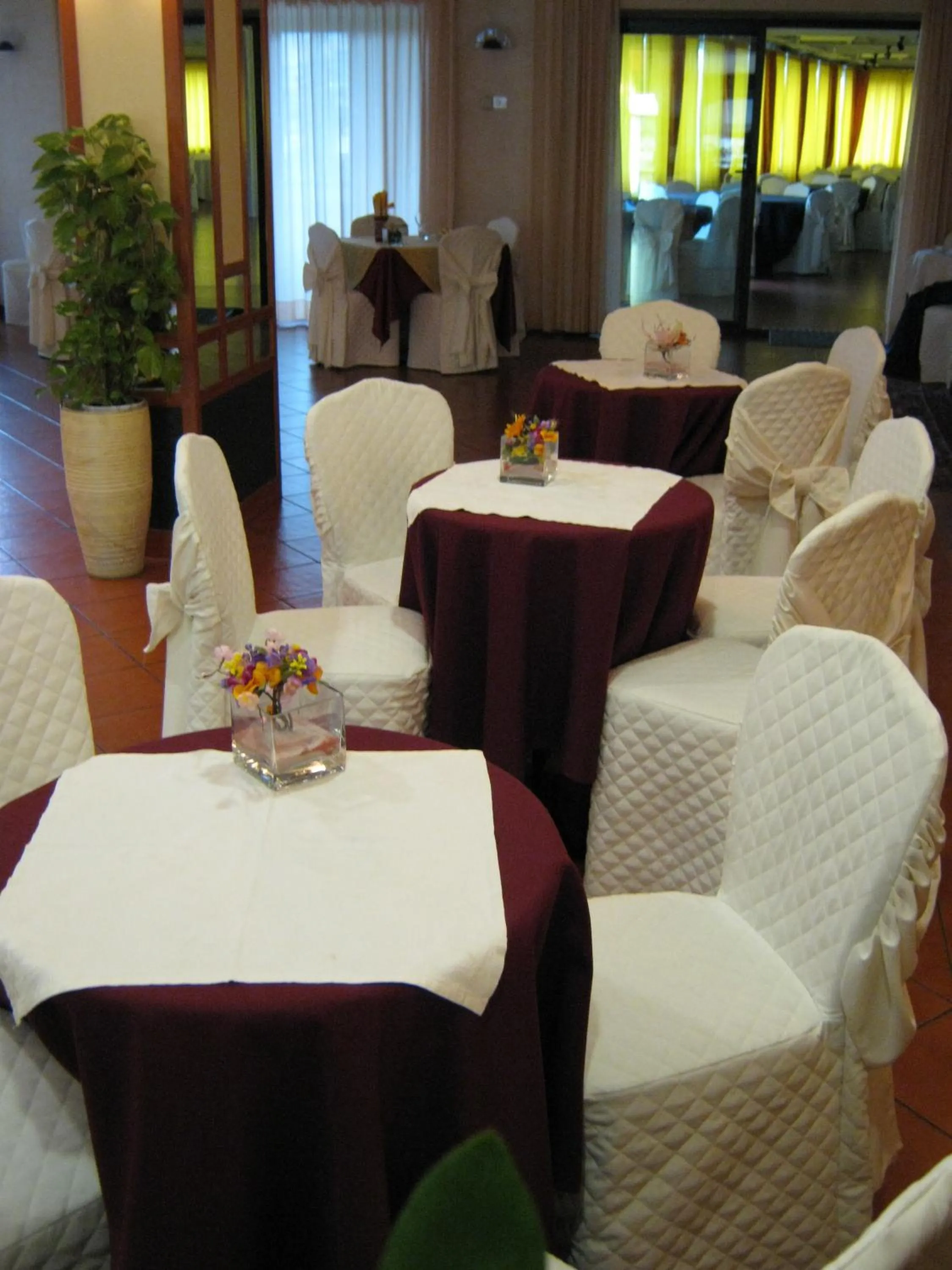 Restaurant/places to eat in Hotel Du Parc