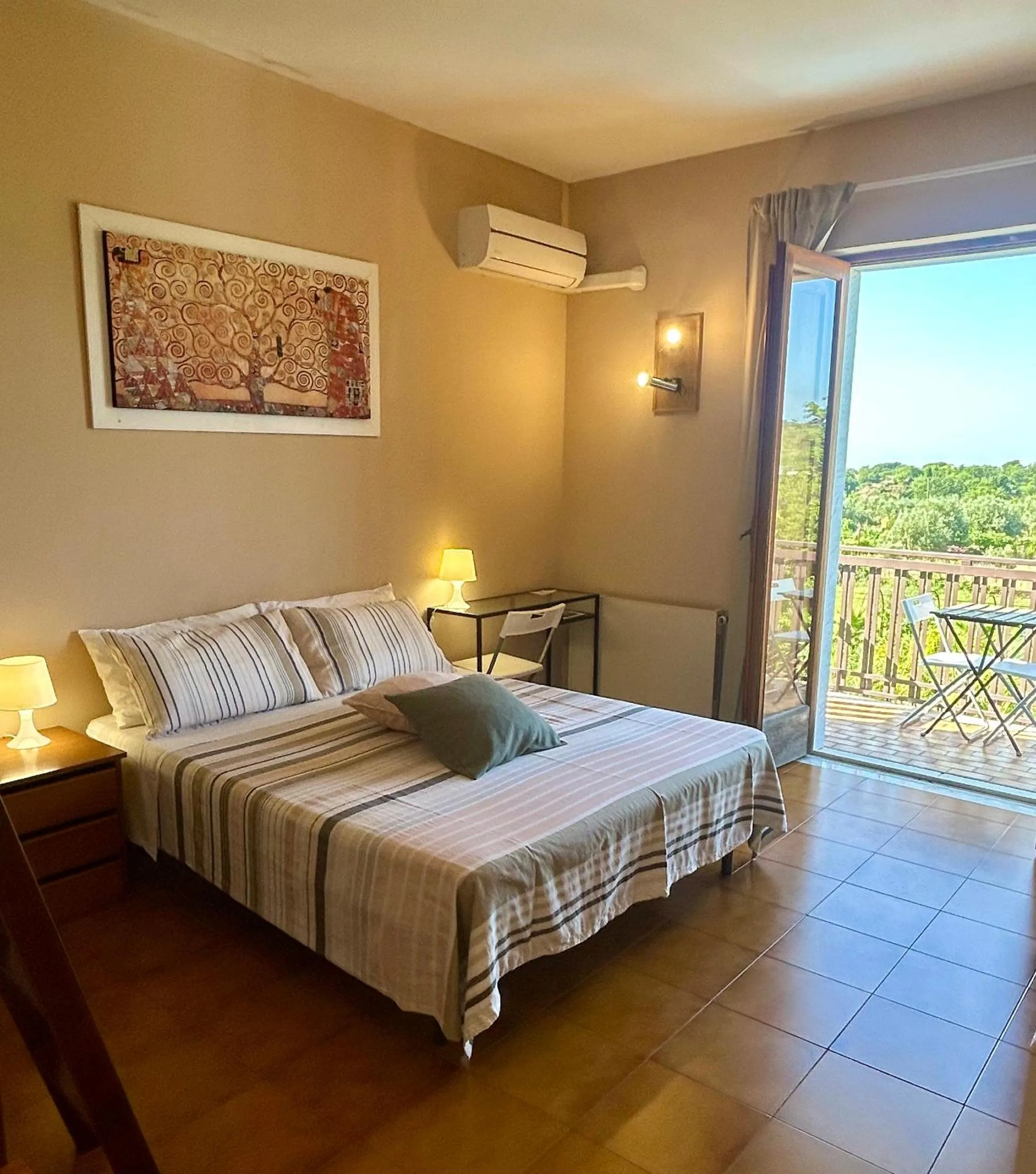 Quadruple Room with Private Bathroom in Villa Carolea