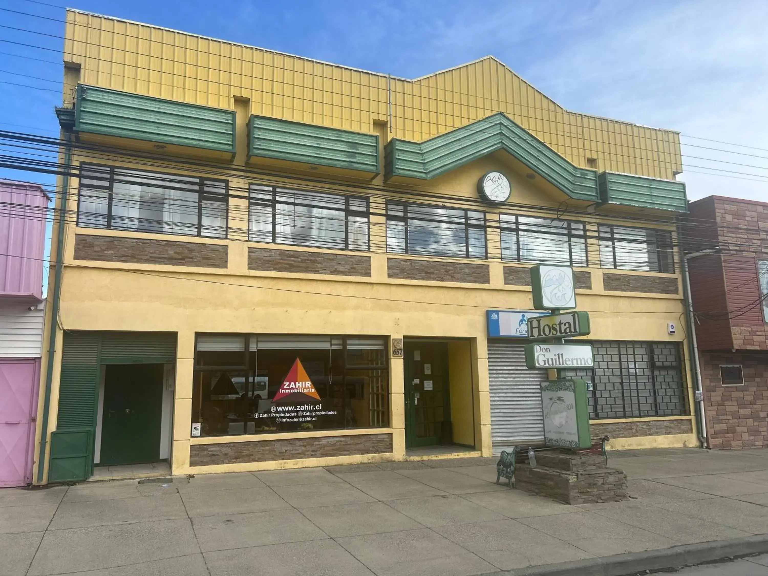 Property building in Hostal Don Guillermo Property building in Hostal Don Guillermo