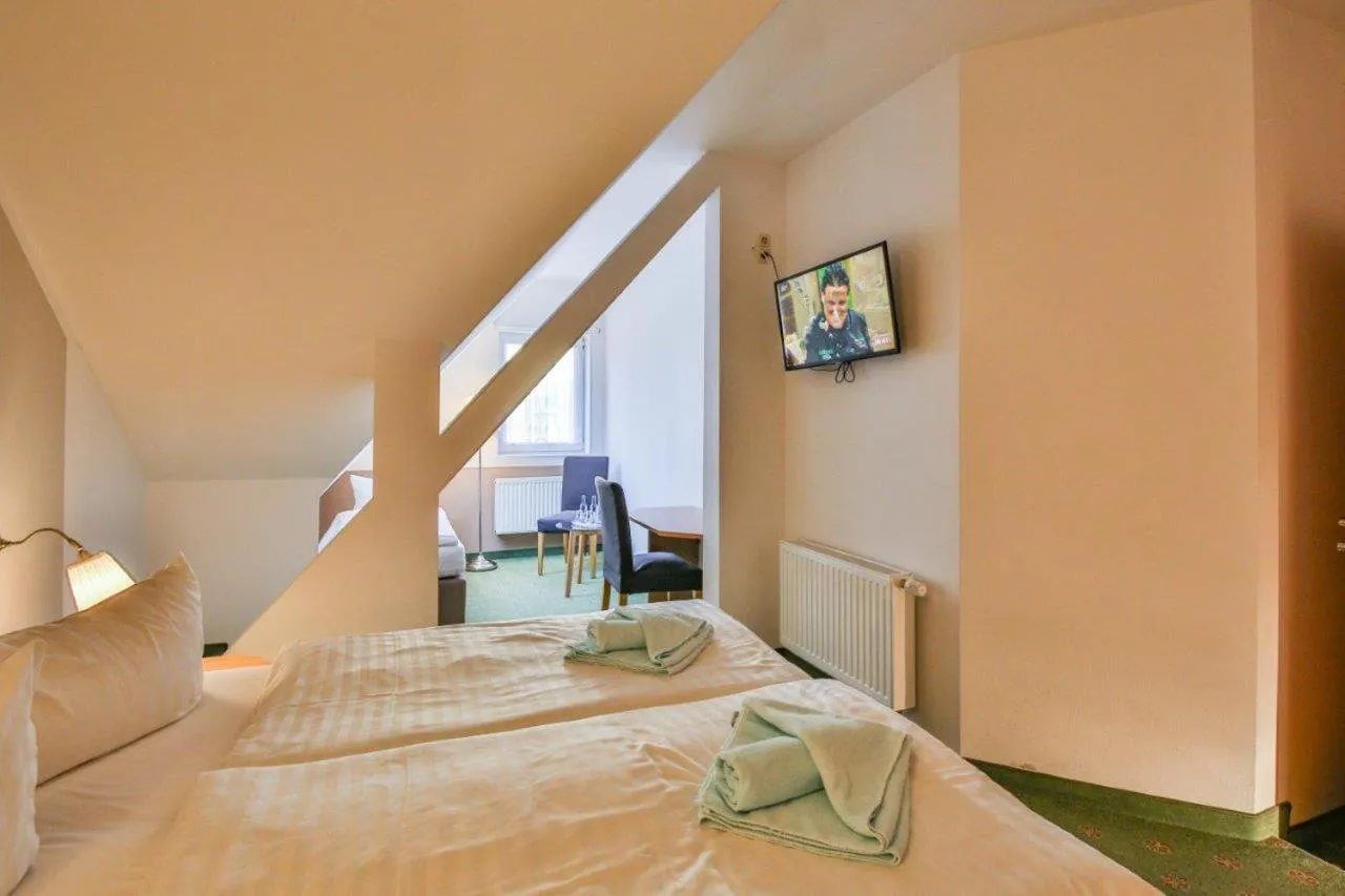 Family, Bed in Hotel und Restaurant "Zur Zwiebel"