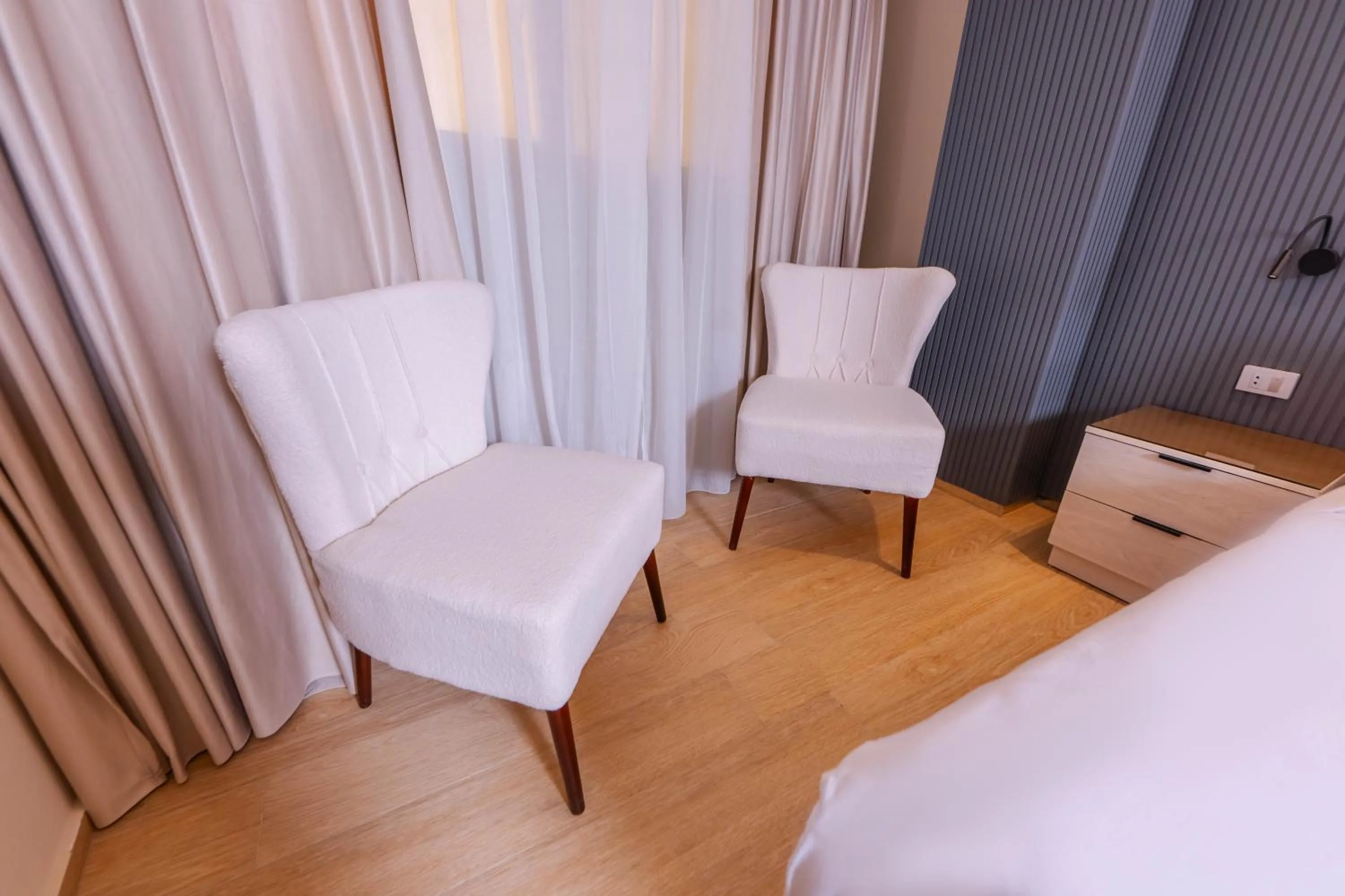 Seating area, Bed in Remal Pyramids Hotel