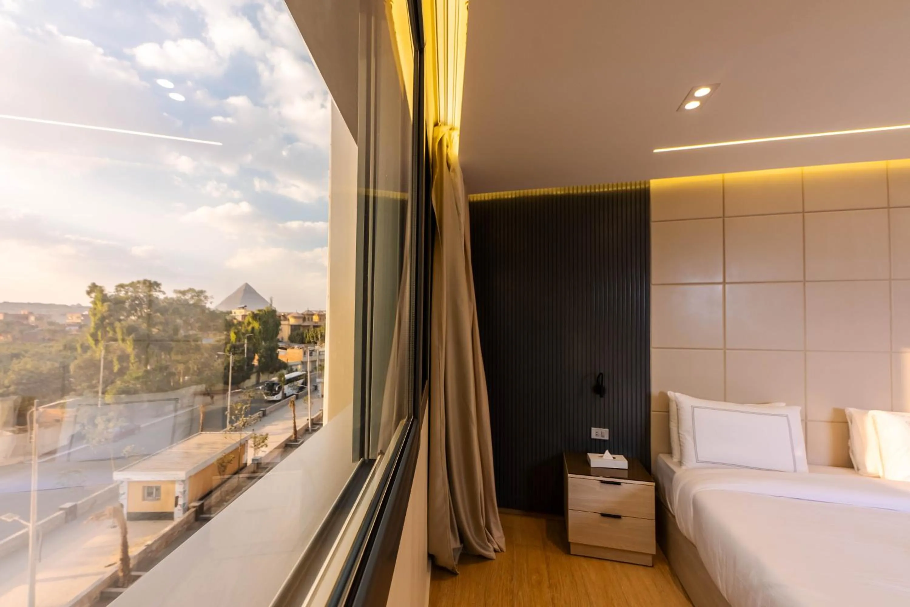 Bedroom, Bed in Remal Pyramids Hotel