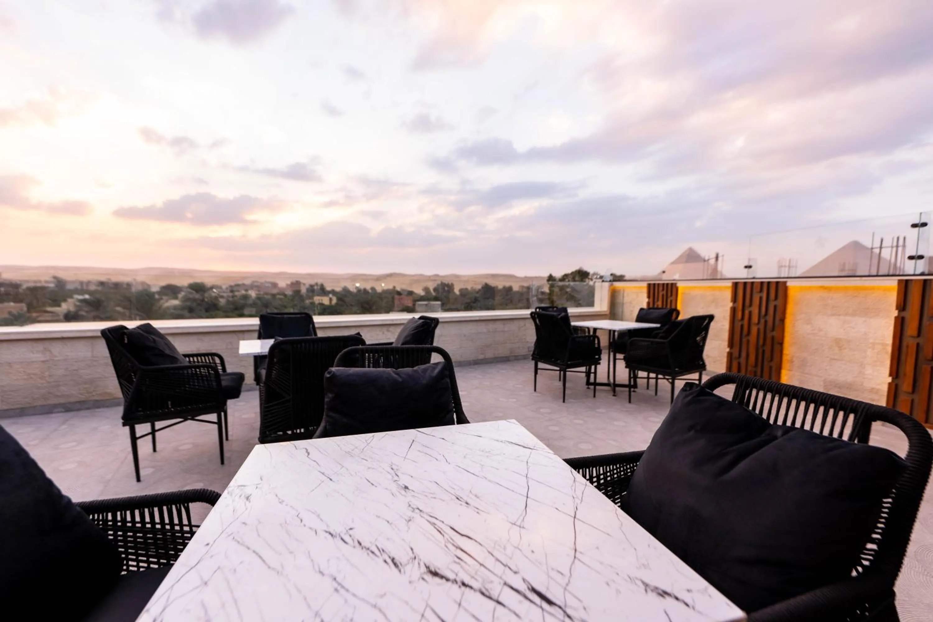 Restaurant/places to eat in Remal Pyramids Hotel