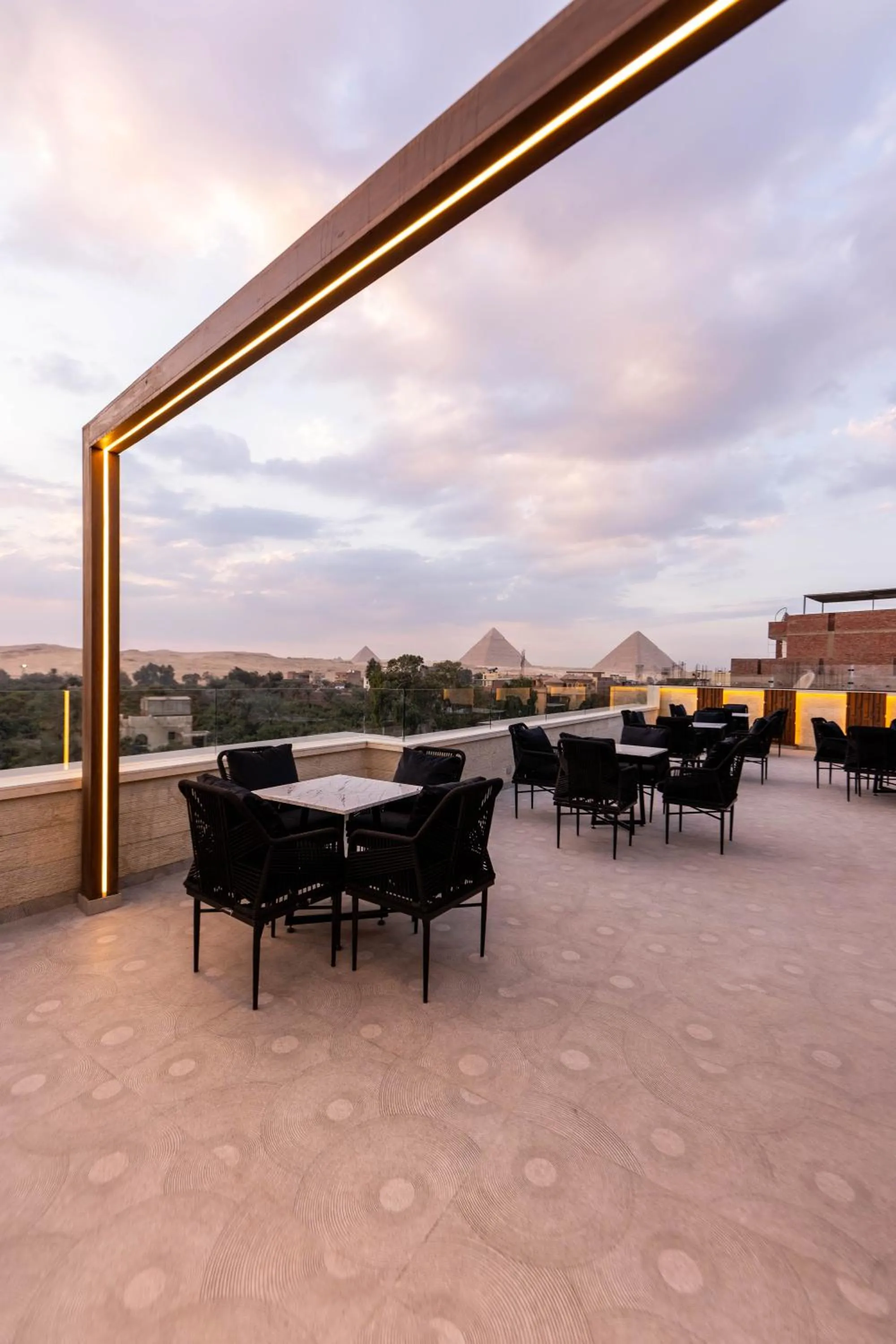 Restaurant/places to eat in Remal Pyramids Hotel