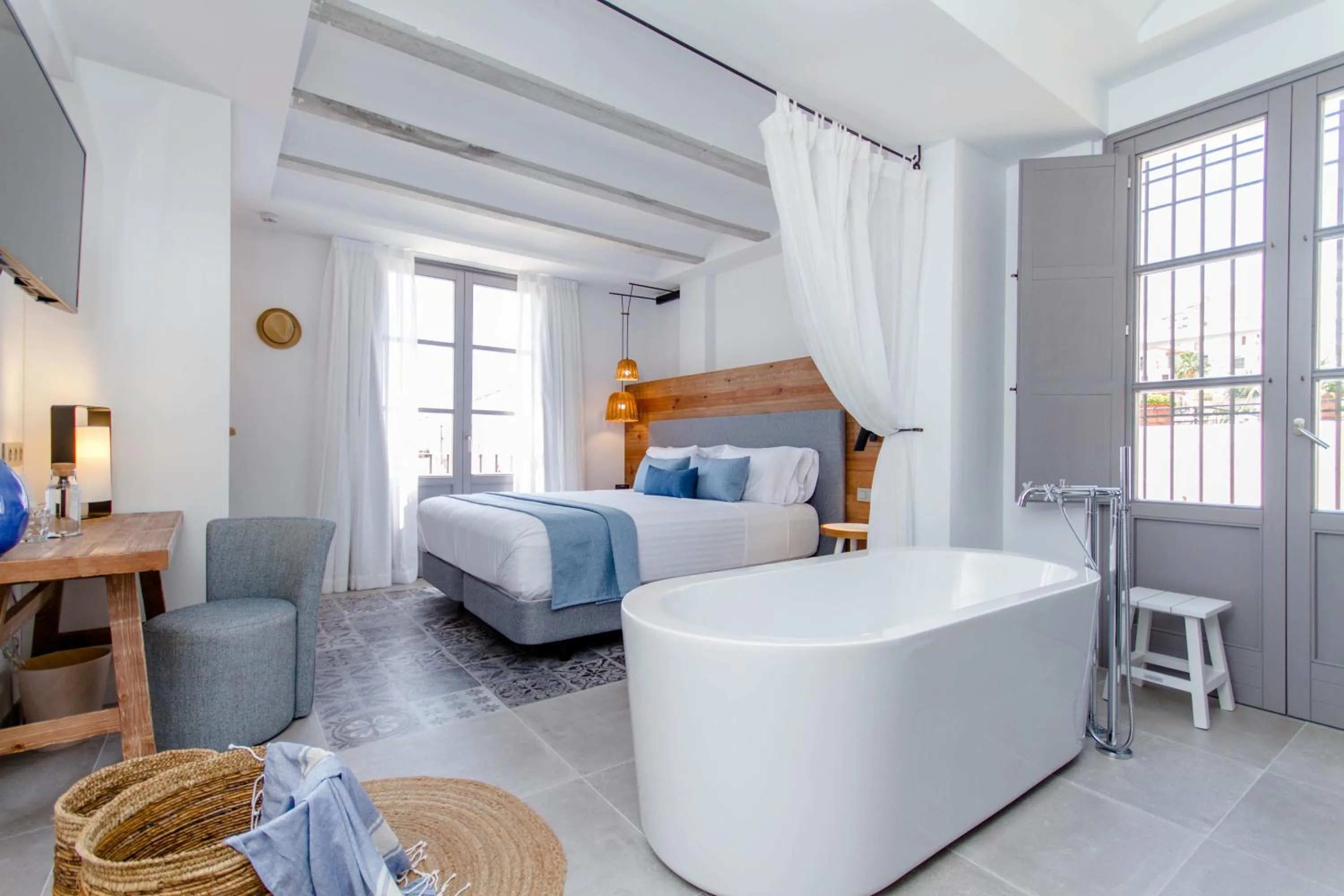 Bathroom, Bed in La Serena Boutique Hotel & Wellness - Altea