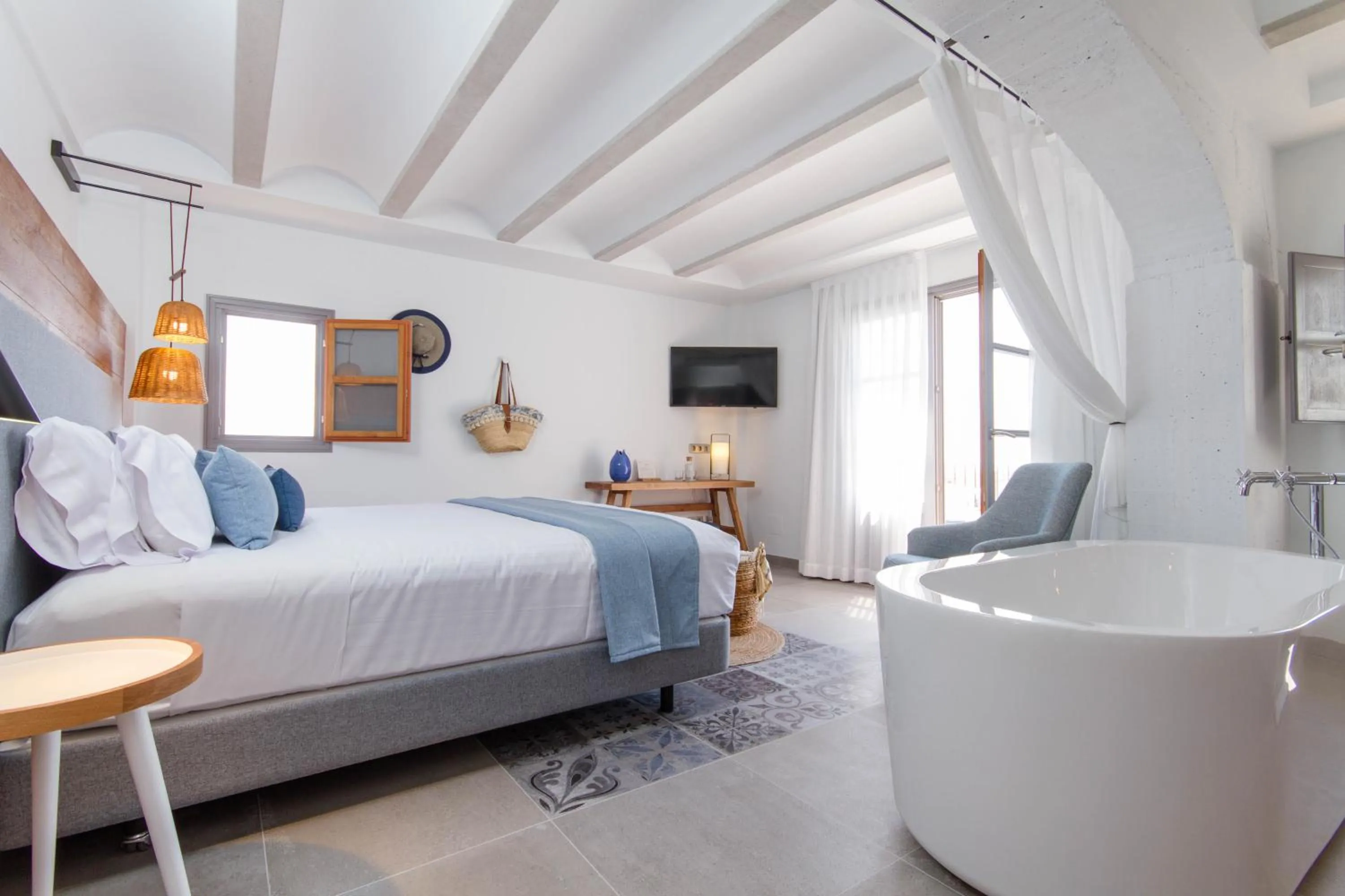 Bathroom, Bed in La Serena Boutique Hotel & Wellness - Altea
