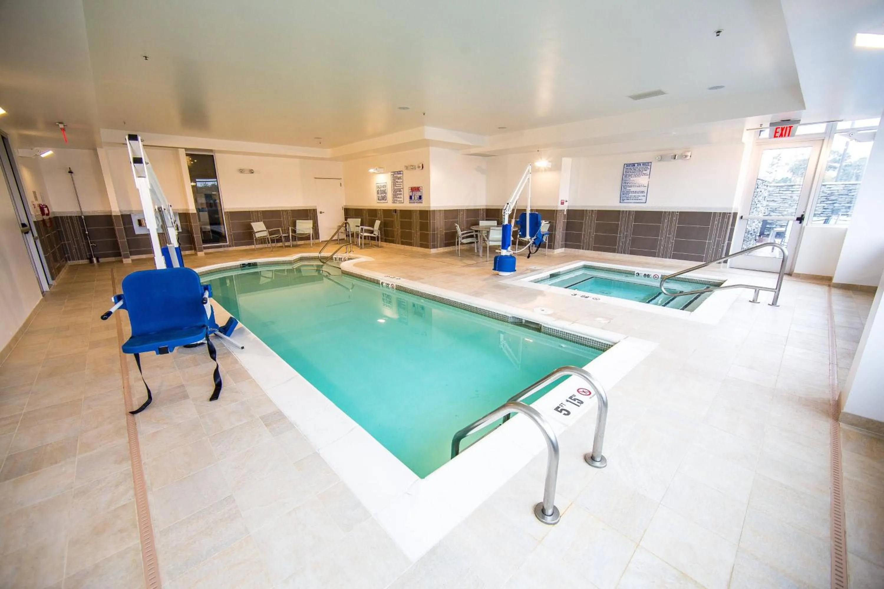Swimming pool in SpringHill Suites Lumberton