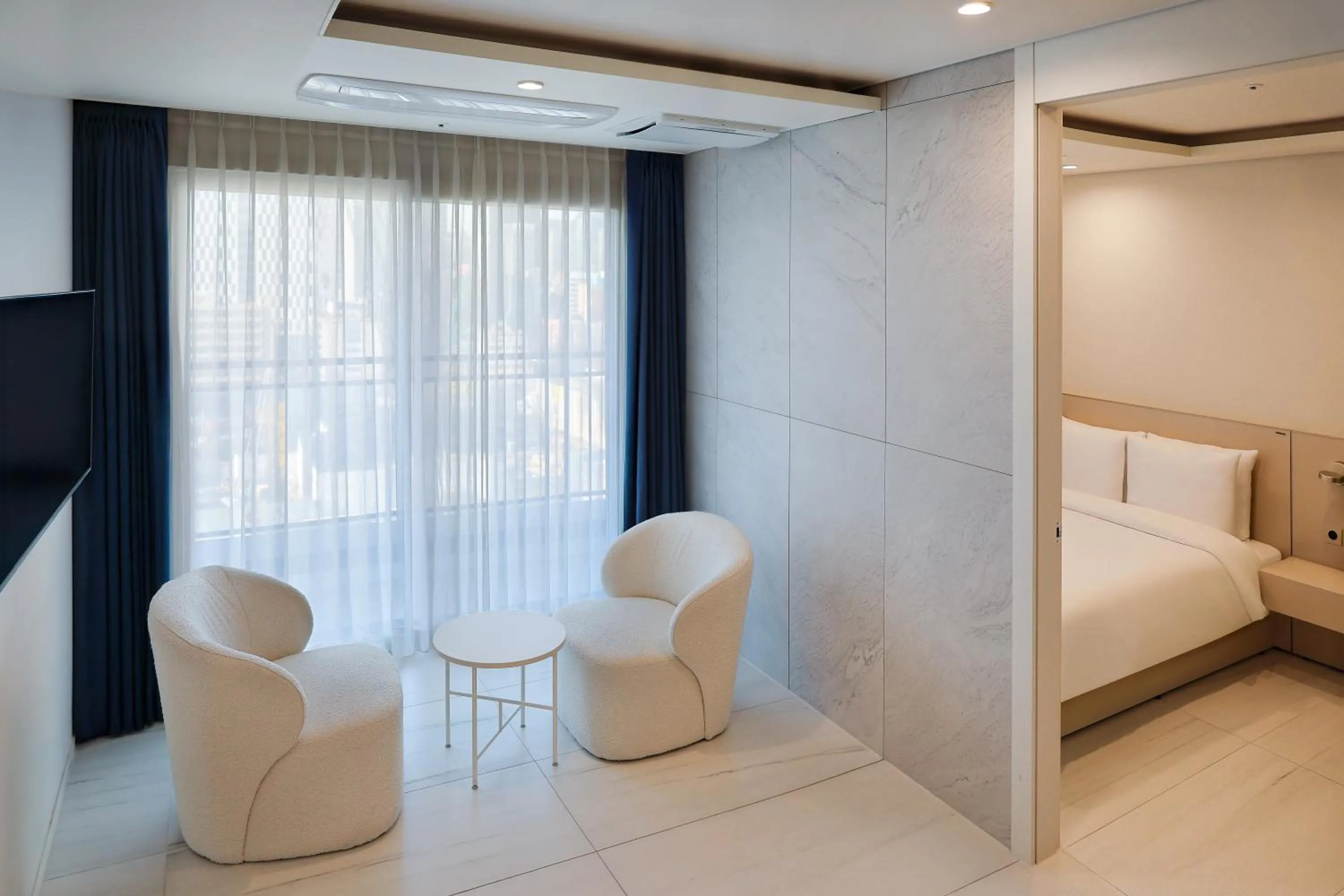 Living room, Bed in Hotel The Botanik Sewoon Myeongdong