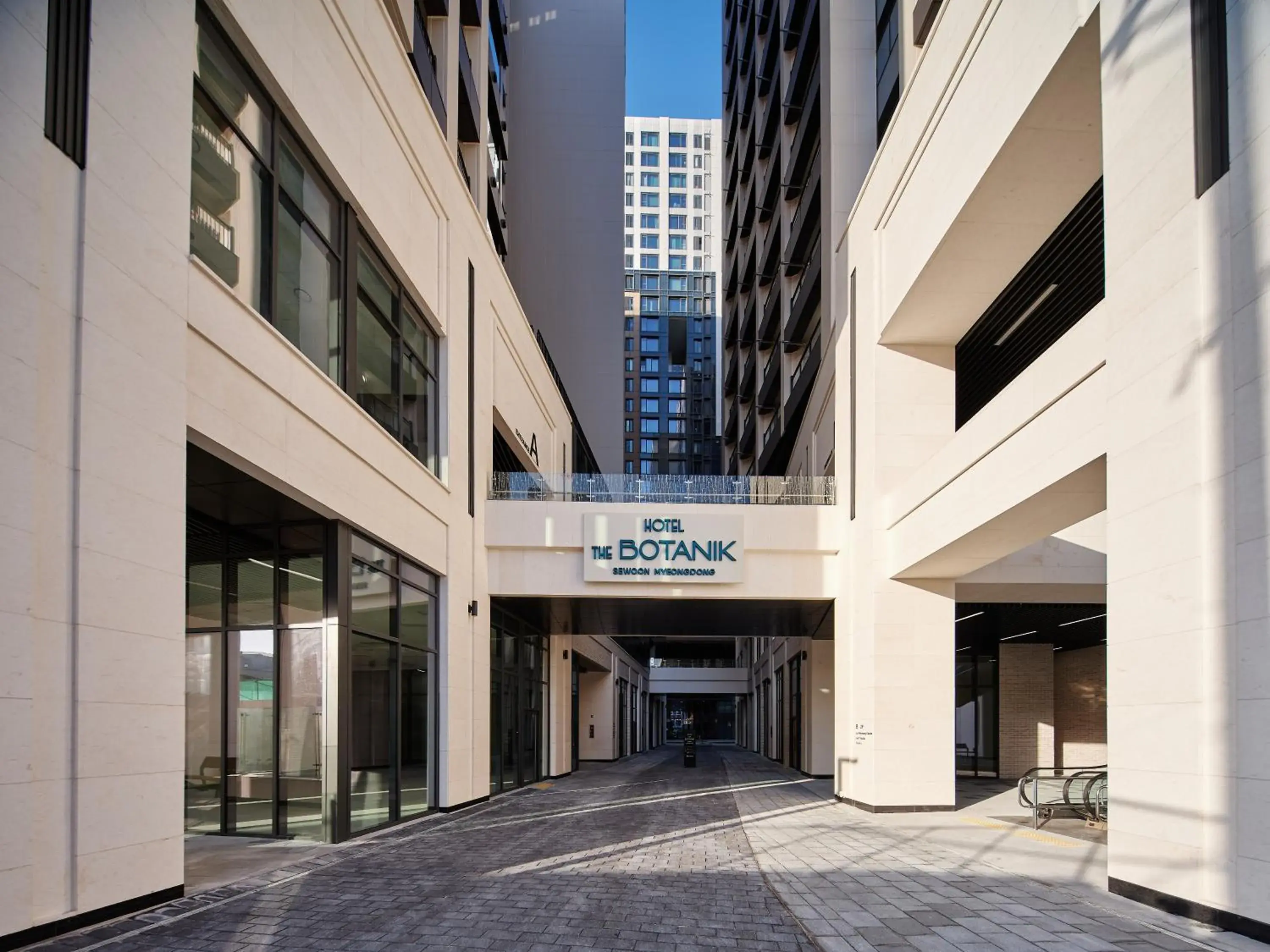 Property building in Hotel The Botanik Sewoon Myeongdong Property building in Hotel The Botanik Sewoon Myeongdong