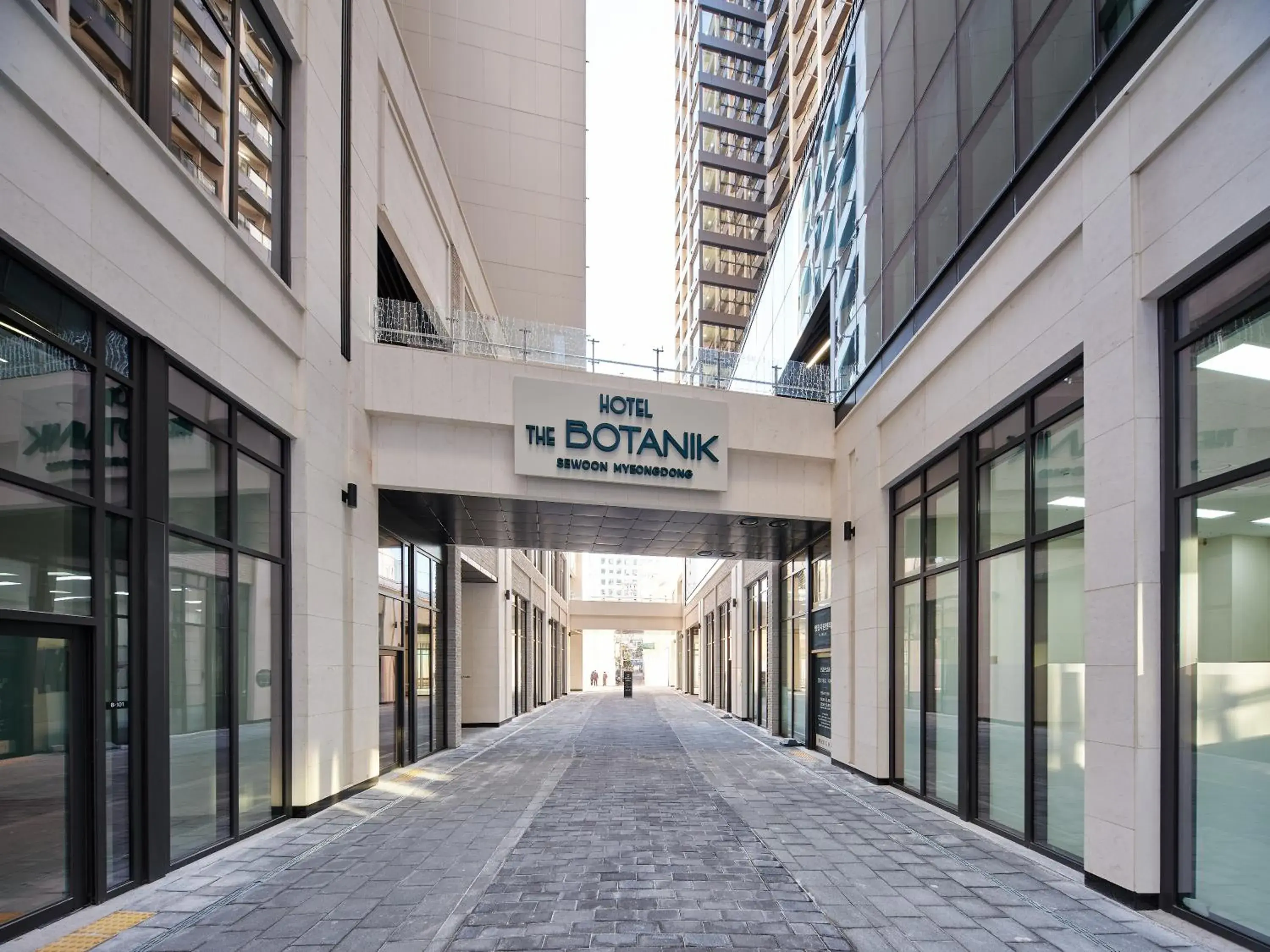 Property building in Hotel The Botanik Sewoon Myeongdong Property building in Hotel The Botanik Sewoon Myeongdong