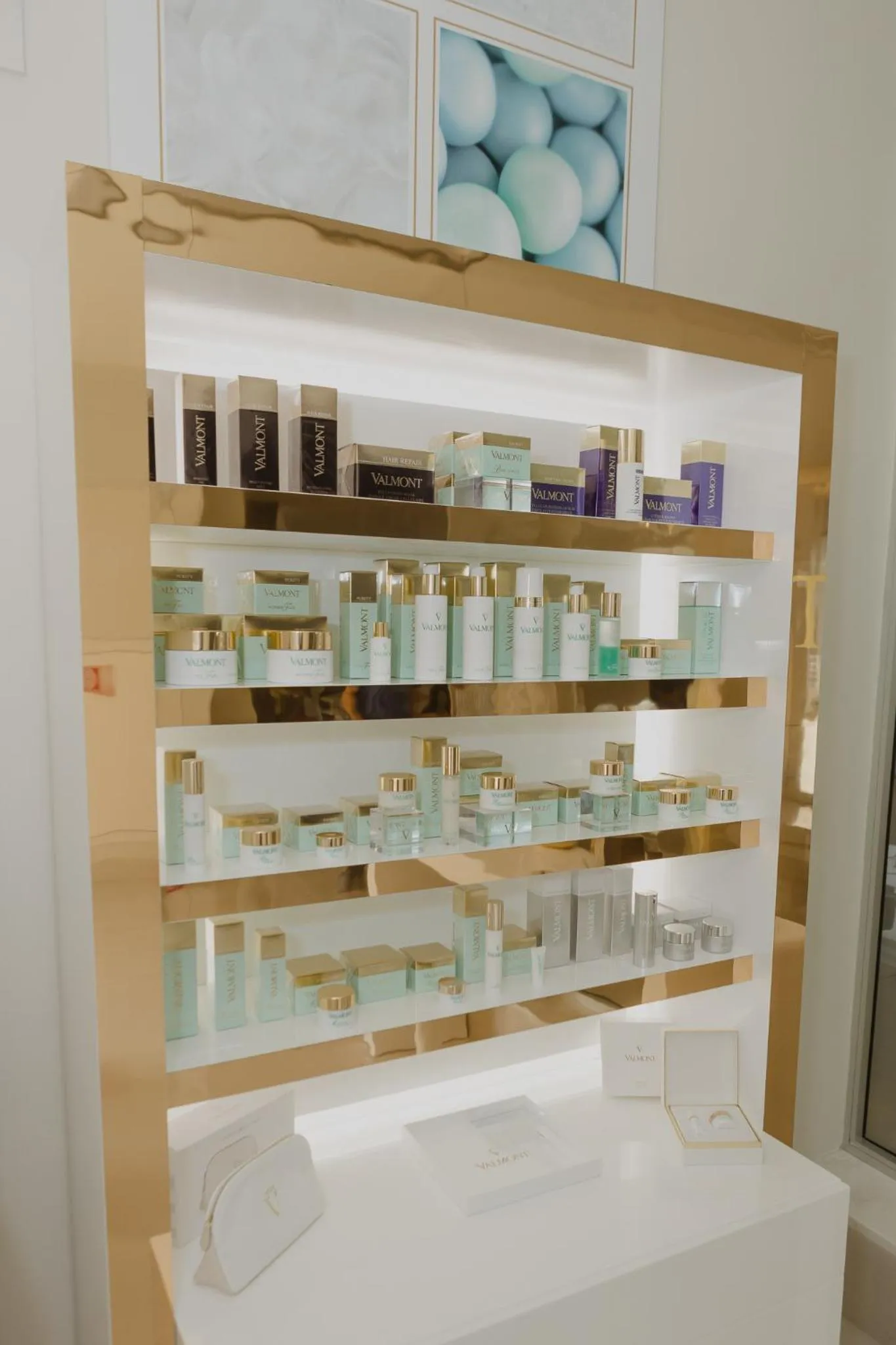 On-site shops in Vrissiana Boutique Beach Hotel