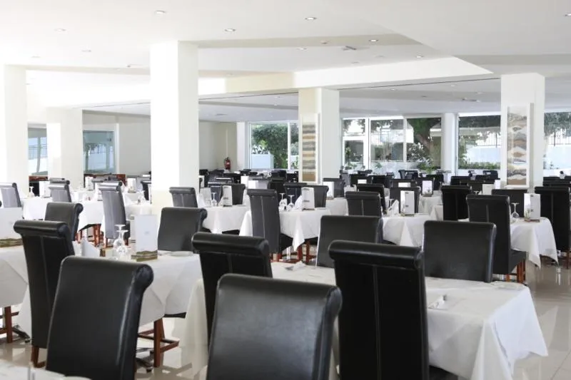 Restaurant/places to eat in Vrissiana Boutique Beach Hotel
