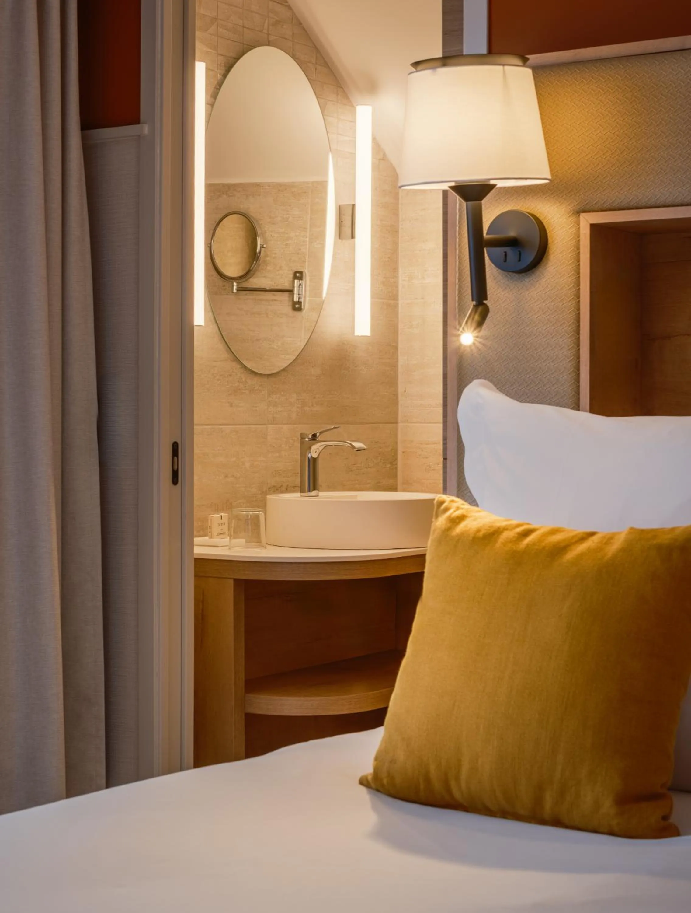 Bedroom, Bed in Hôtel Arcanse by Inwood Hotels