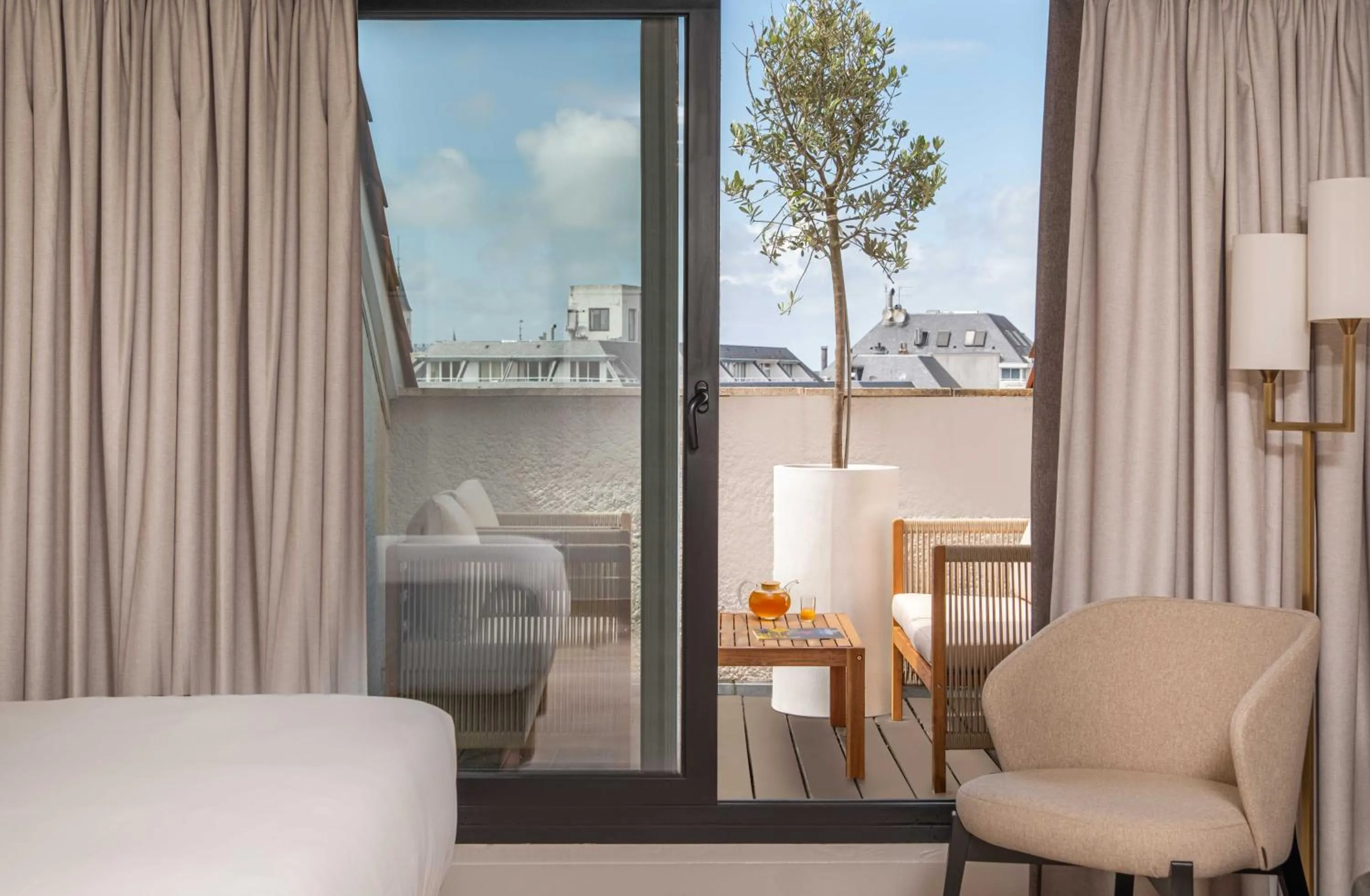 Balcony/Terrace in Hôtel Arcanse by Inwood Hotels