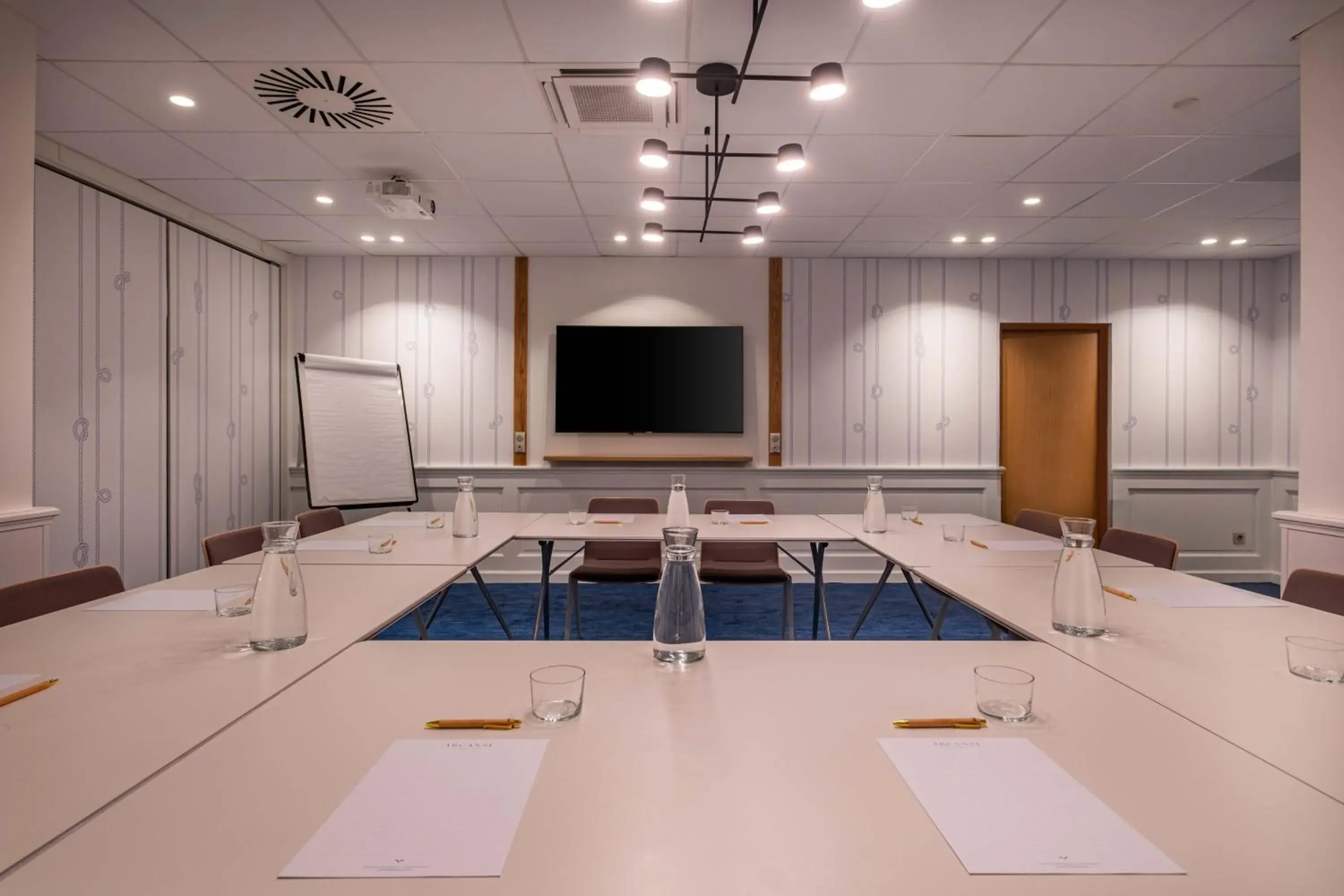 Meeting/conference room in Hôtel Arcanse by Inwood Hotels Meeting/conference room in Hôtel Arcanse by Inwood Hotels
